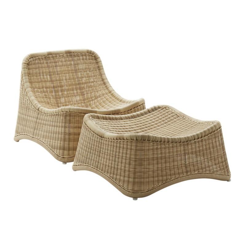 Vintage look and resolutely contemporary, this lounge outdoor seating set 