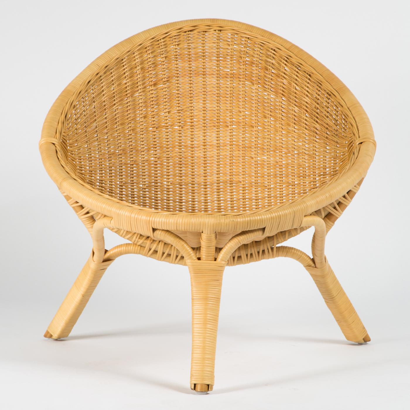 Vintage look and resolutely contemporary, this lounge rattan armchair 