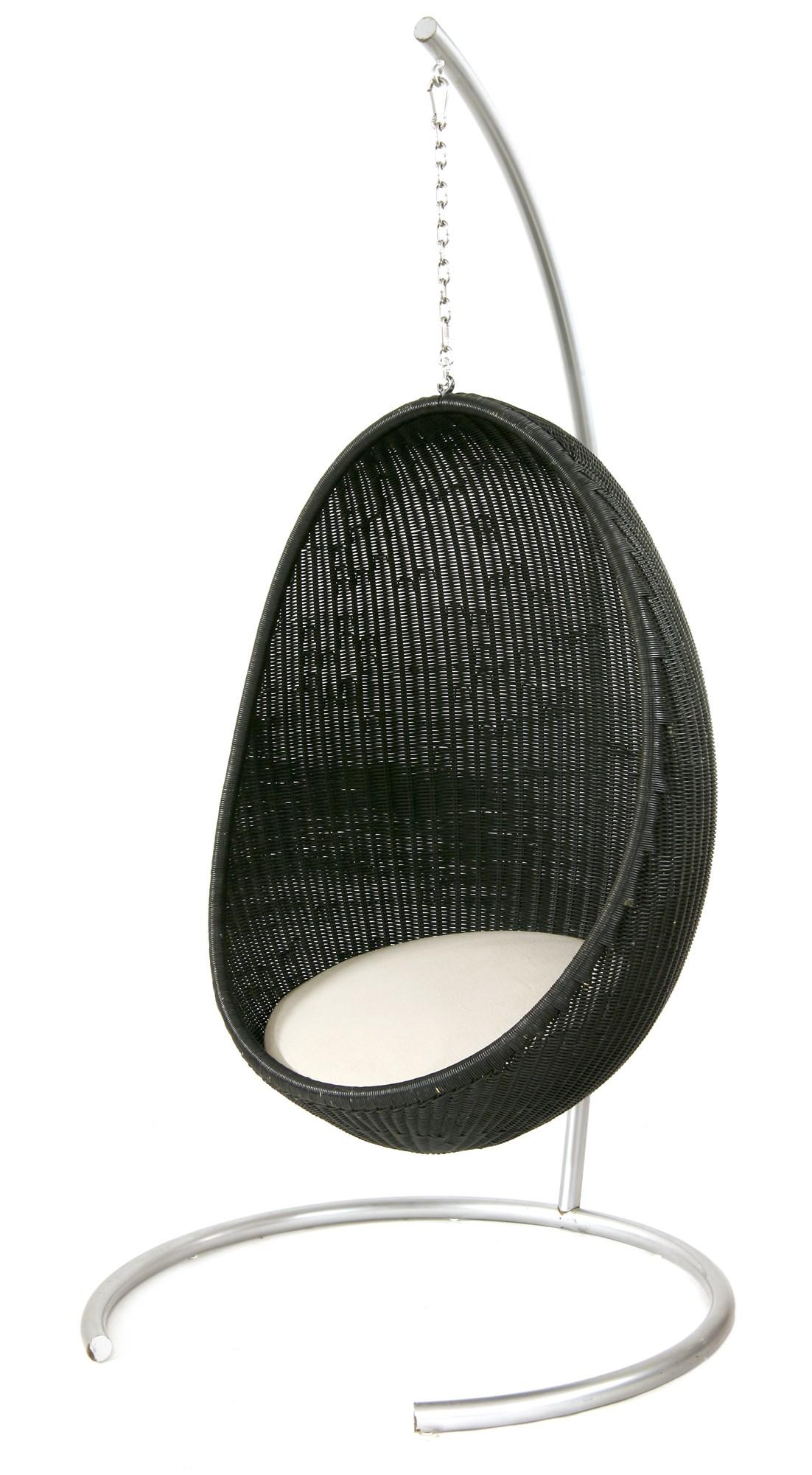 Mid-Century Modern Nanna & Jorgen Ditzel Design Hanging Black Lacquered Rattan Egg Chair For Sale