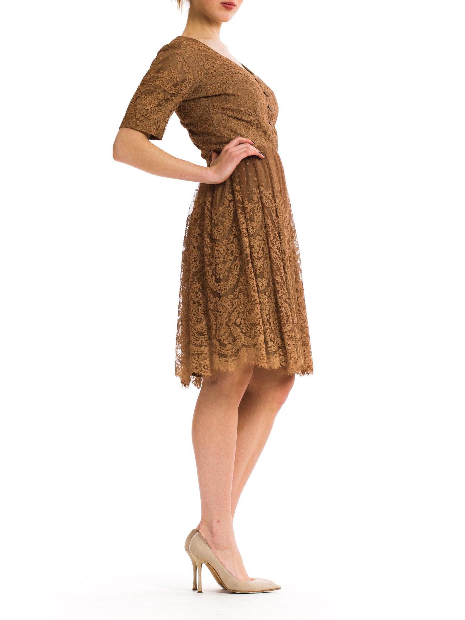 1950S NAT KAPLAN Brown Rayon & Silk Chantilly Lace Short Sleeve Cocktail Dress For Sale 2