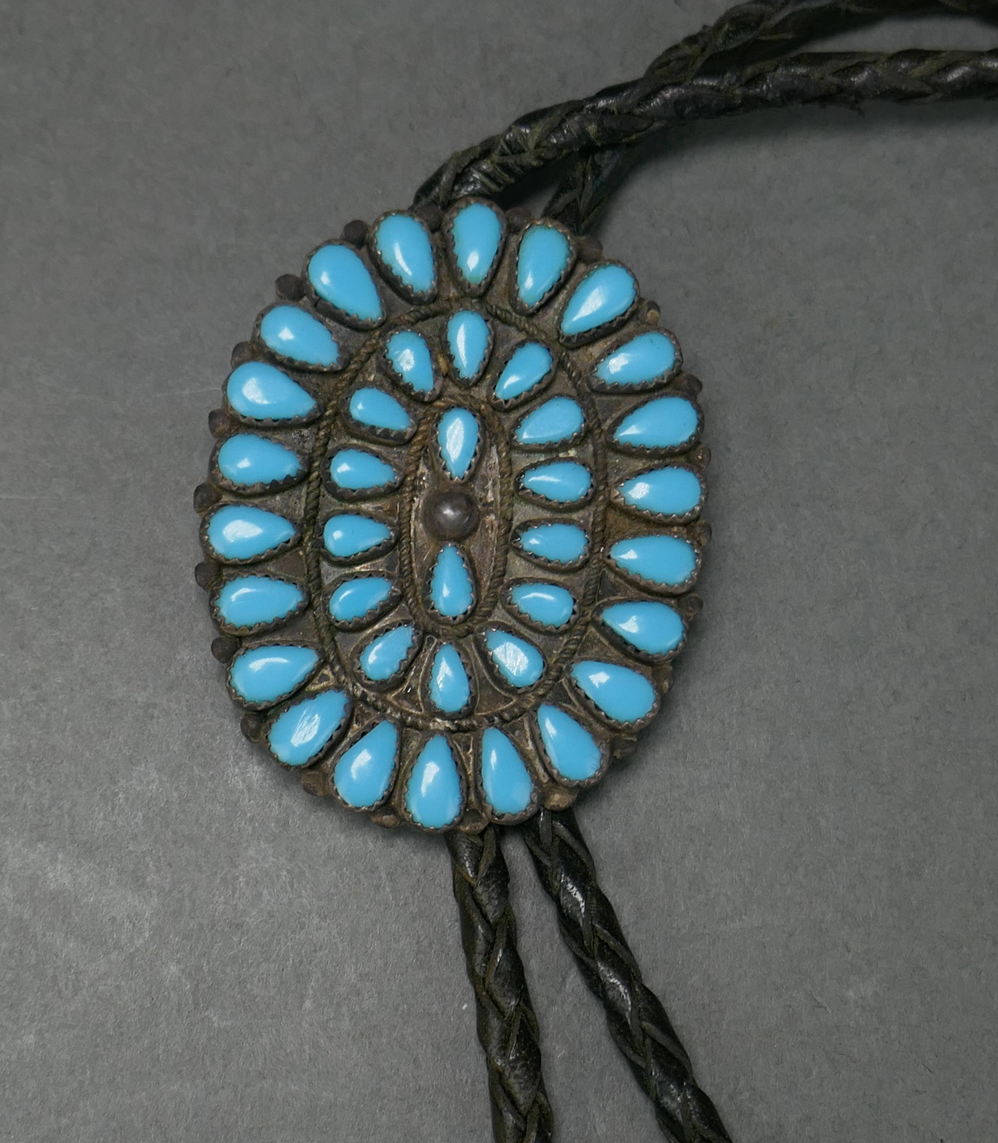 Argent 1950s Native American Navajo Pawn Silver & Petit Point Turquoise Bolo Tie en vente