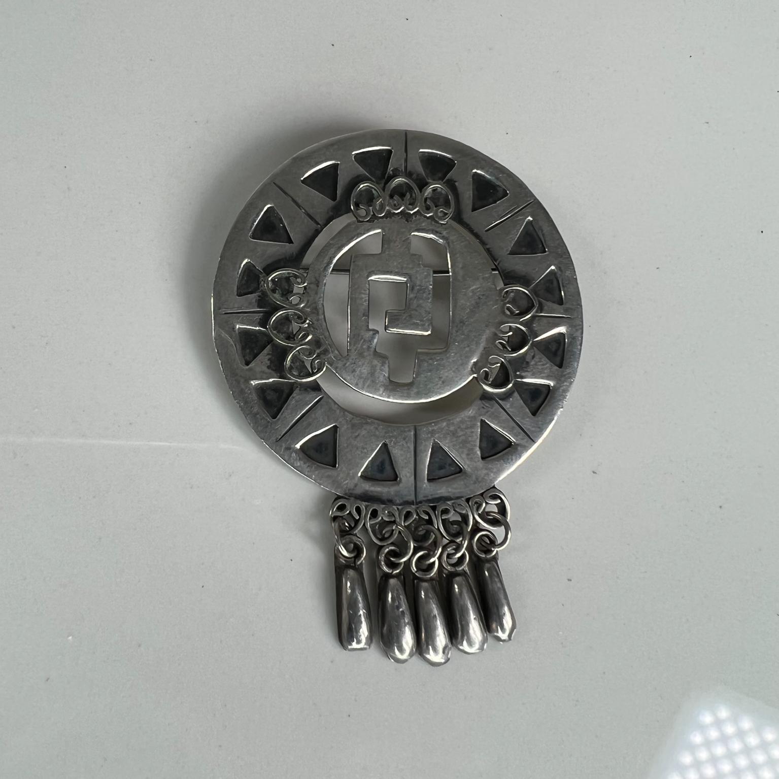 1950s Vintage Native sterling silver brooch pendant Aztec Pin Made in Mexico
Maker Stamped from Mexico
2 w x 2.5 tall x .13 thickness
Preowned original vintage condition
See images provided.




