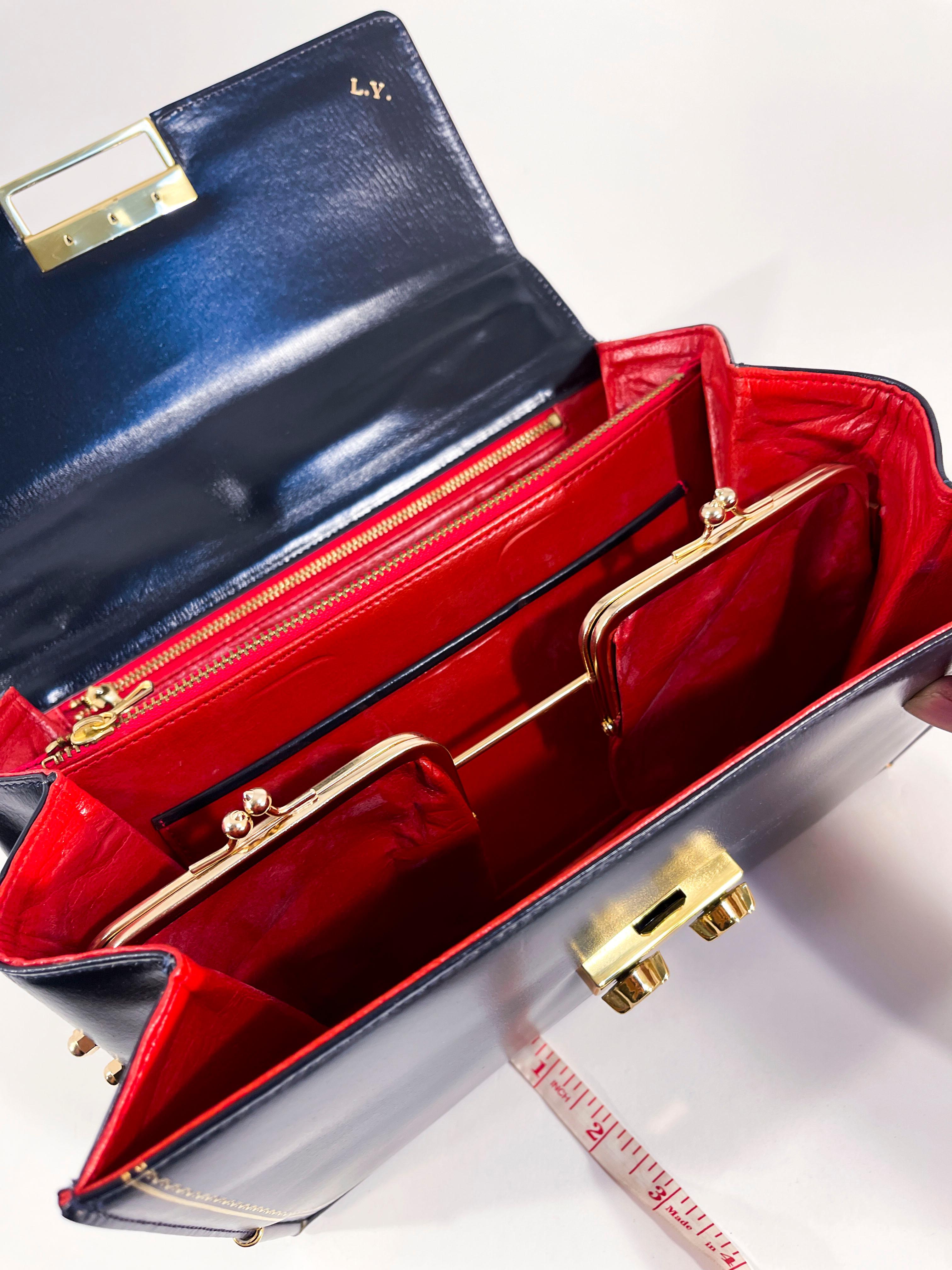 1950s Navy Blue Book Purse In Good Condition In San Francisco, CA