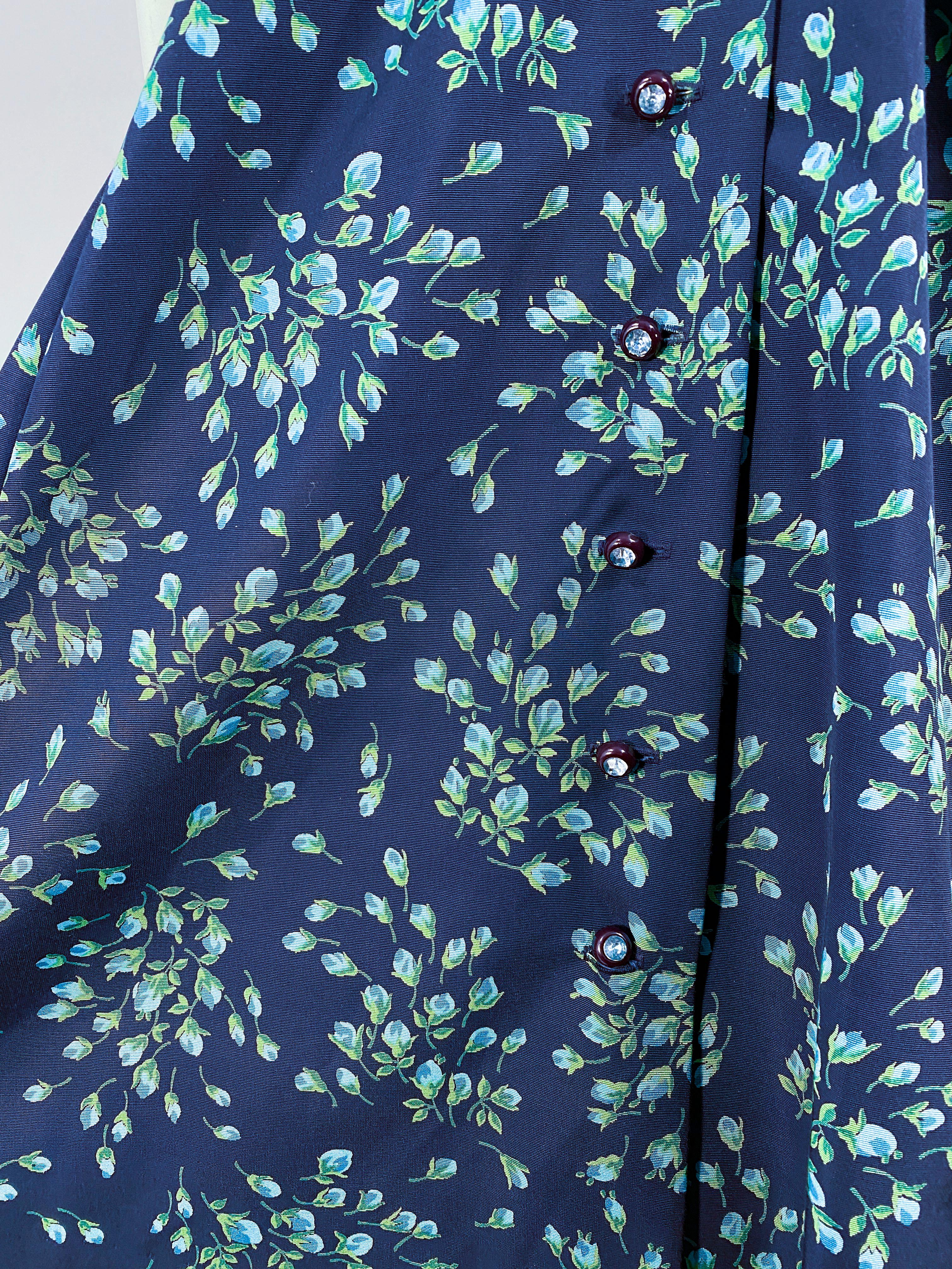 1950s Navy Blue Floral Printed Dress In Good Condition For Sale In San Francisco, CA