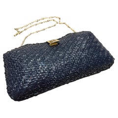 Borsa a tracolla italiana anni '50 in vimini blu navy e hardware a doppia tonalità