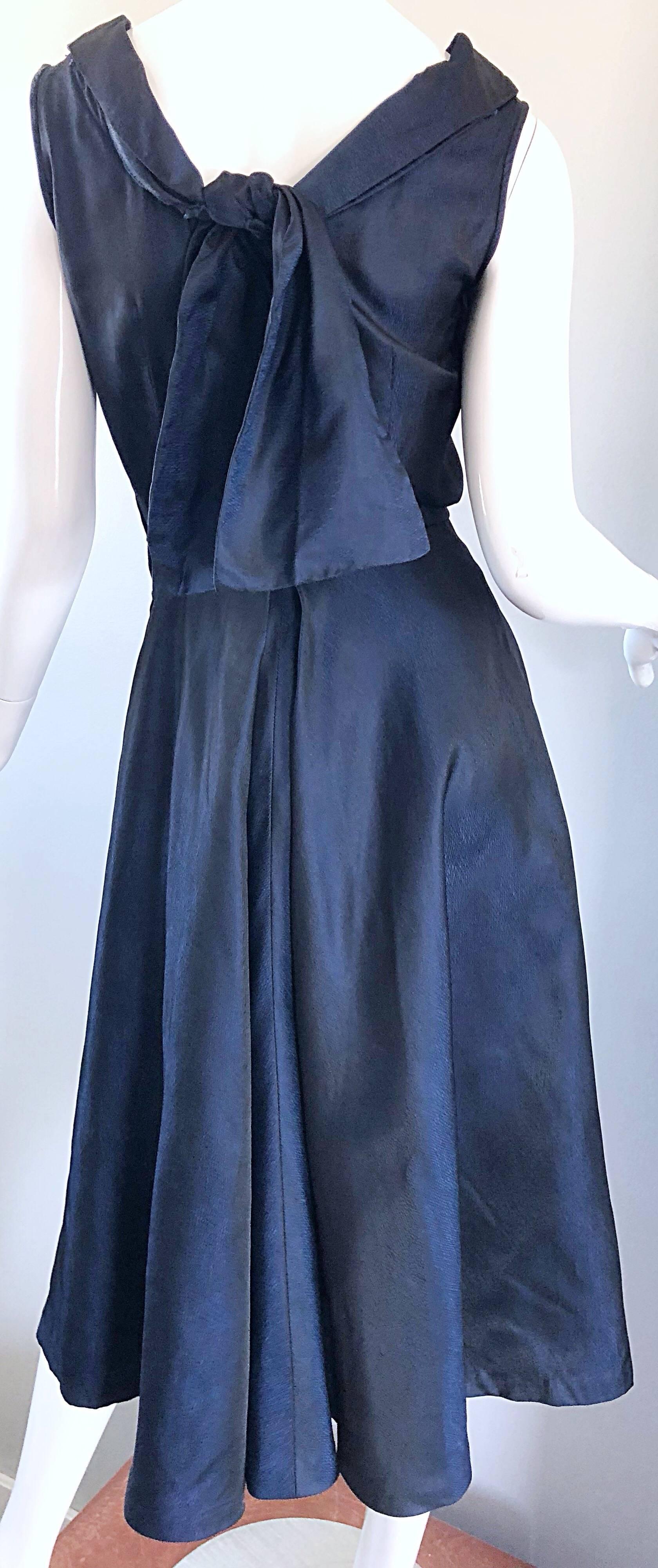 Bleu Robe en soie Demi Couture bleu nuit bleu marine ajustée et évasée des années 1950 en vente