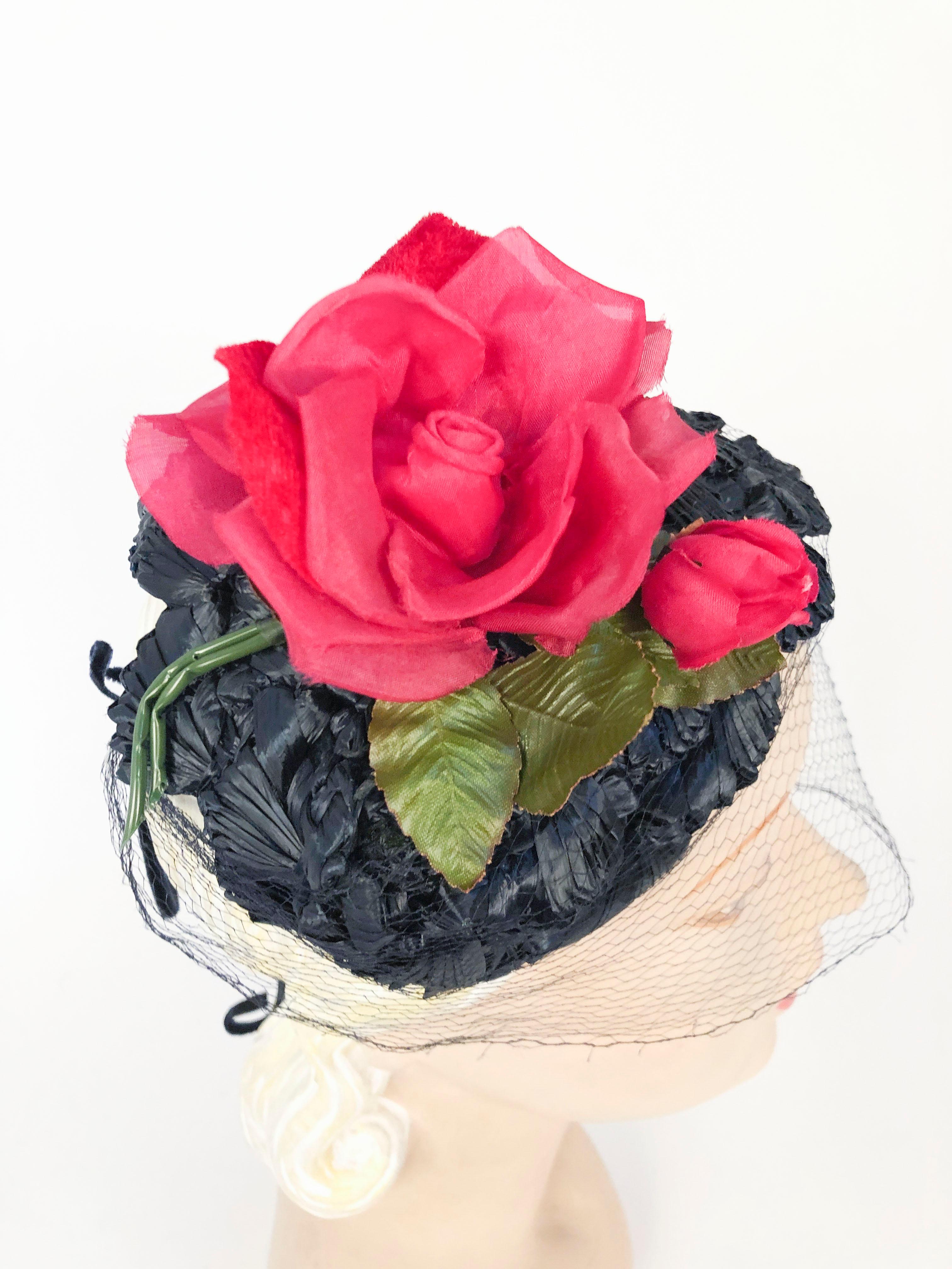 1950s Navy Raffia Hat With Silk and Velvet Rose In Good Condition For Sale In San Francisco, CA