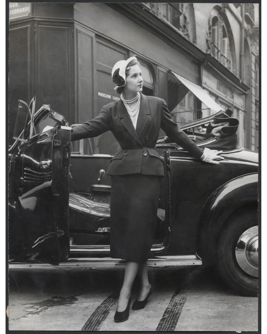 1950s Navy Silk Couture Bar Jacket with Button Pocket For Sale 2