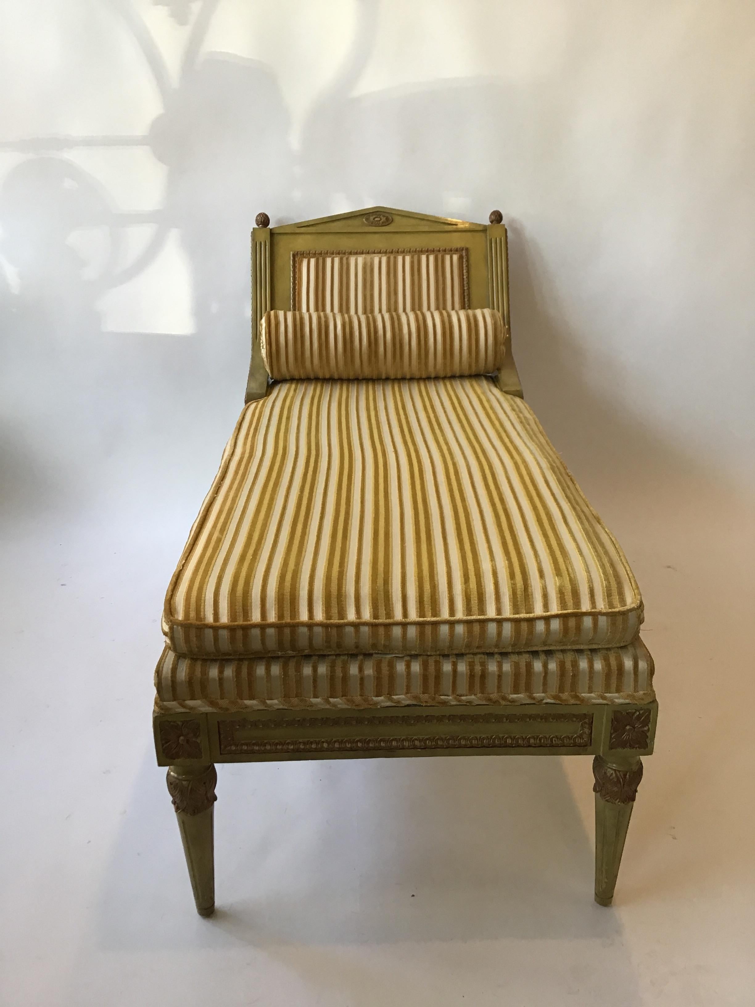1950s Neoclassic Chaise Lounge In Good Condition In Tarrytown, NY