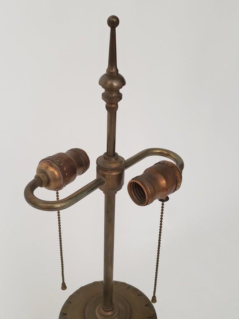 1950s Neoclassical Brass Table Lamp, Italia For Sale 8