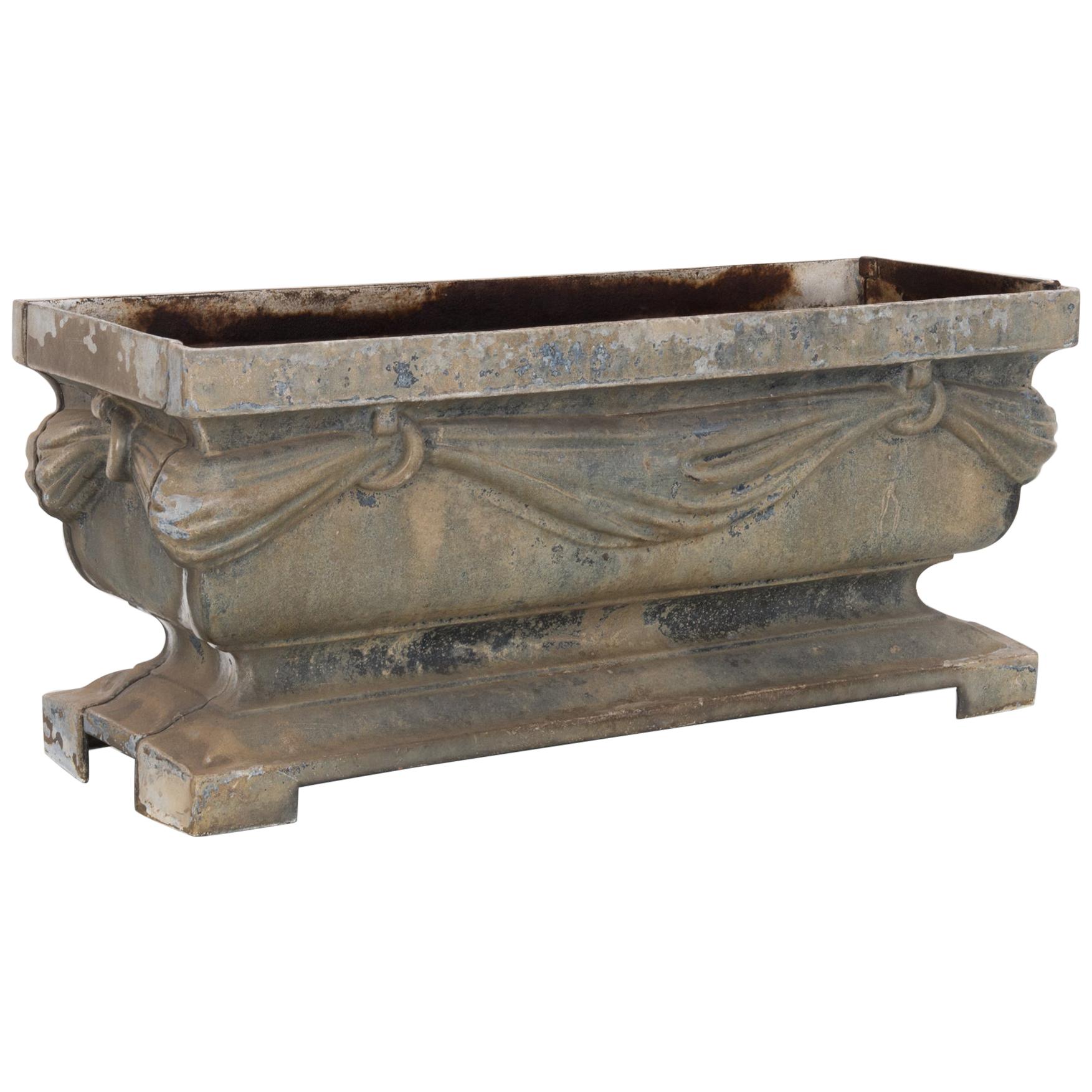 Neoklassisches Pflanzgefäß aus Gusseisen aus den 1950er Jahren
