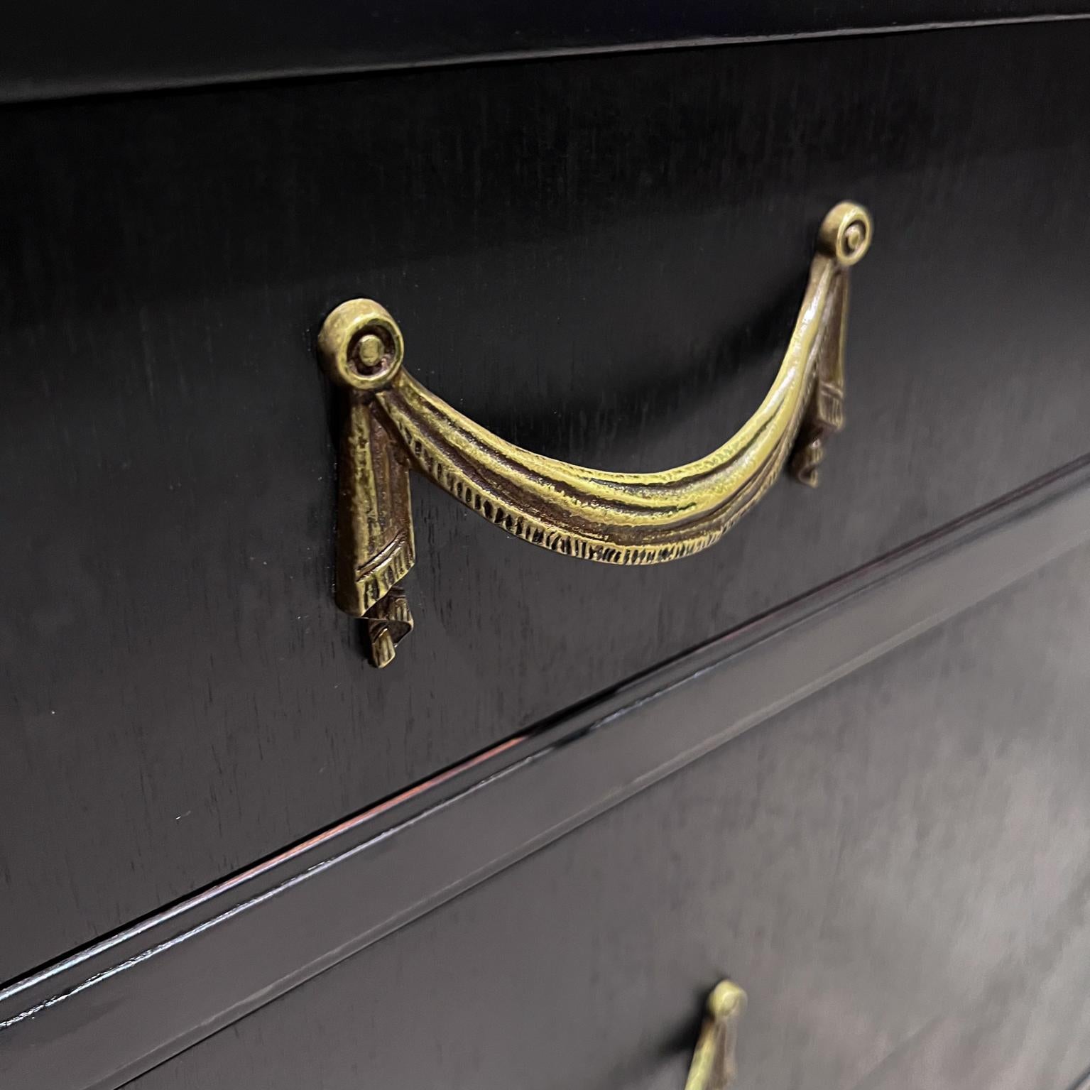 1950s Neoclassical Dresser Landstrom Furniture Co Illinois In Good Condition In Chula Vista, CA