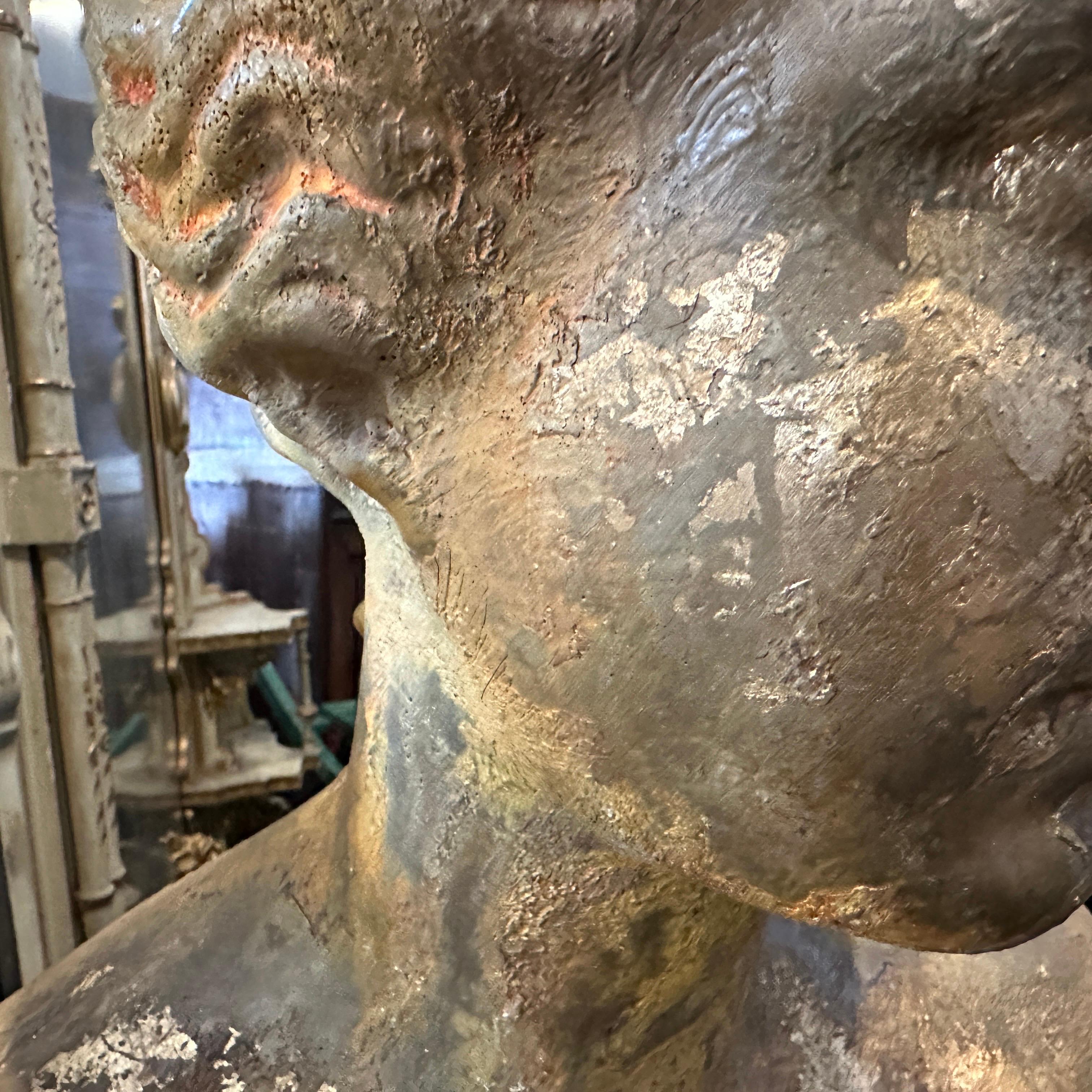 1950s Neoclassical Gilded Plaster Sicilian Bust of Venere di Milo For Sale 4