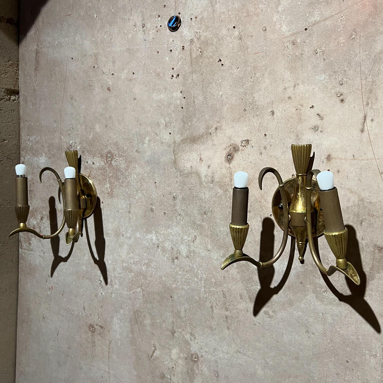 1950er Jahre Neoklassische italienische Wandleuchter Paar skulpturale Doppelarm aus Italien im Angebot 4