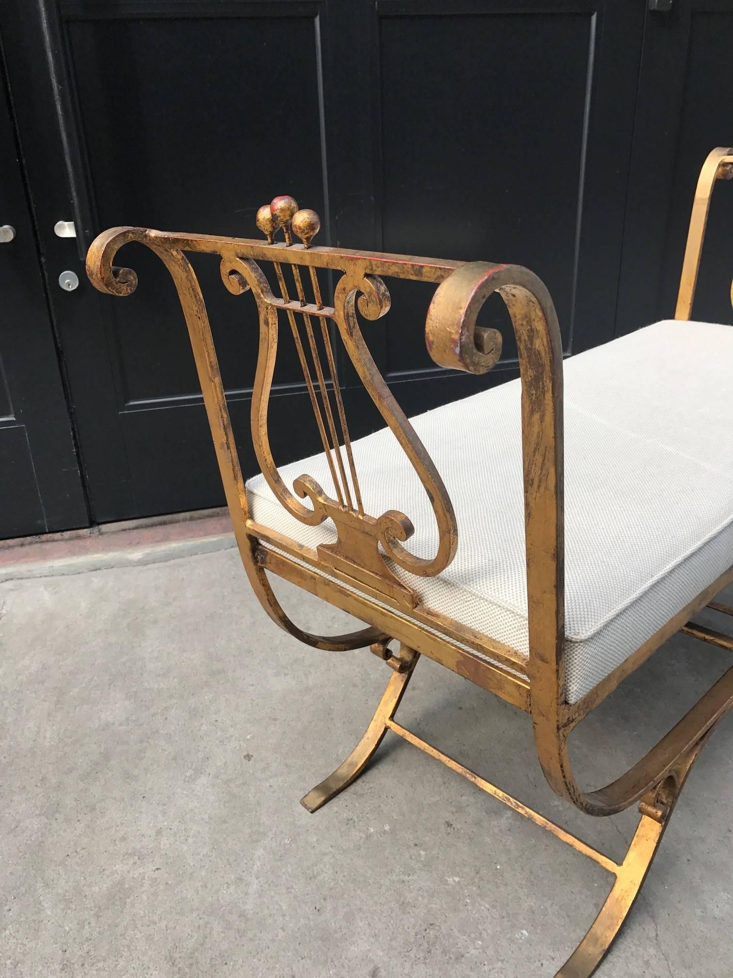 1950s Neoclassical Style Gold Gilt Iron Bench In Good Condition For Sale In New York, NY