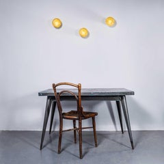 Lampada da soffitto o da parete a globo d'ananas ambrato degli anni '50, nuova e vecchia di magazzino