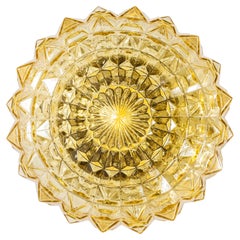 Lampada da soffitto o da parete a globo d'ananas ambrato degli anni '50, nuova e vecchia di magazzino