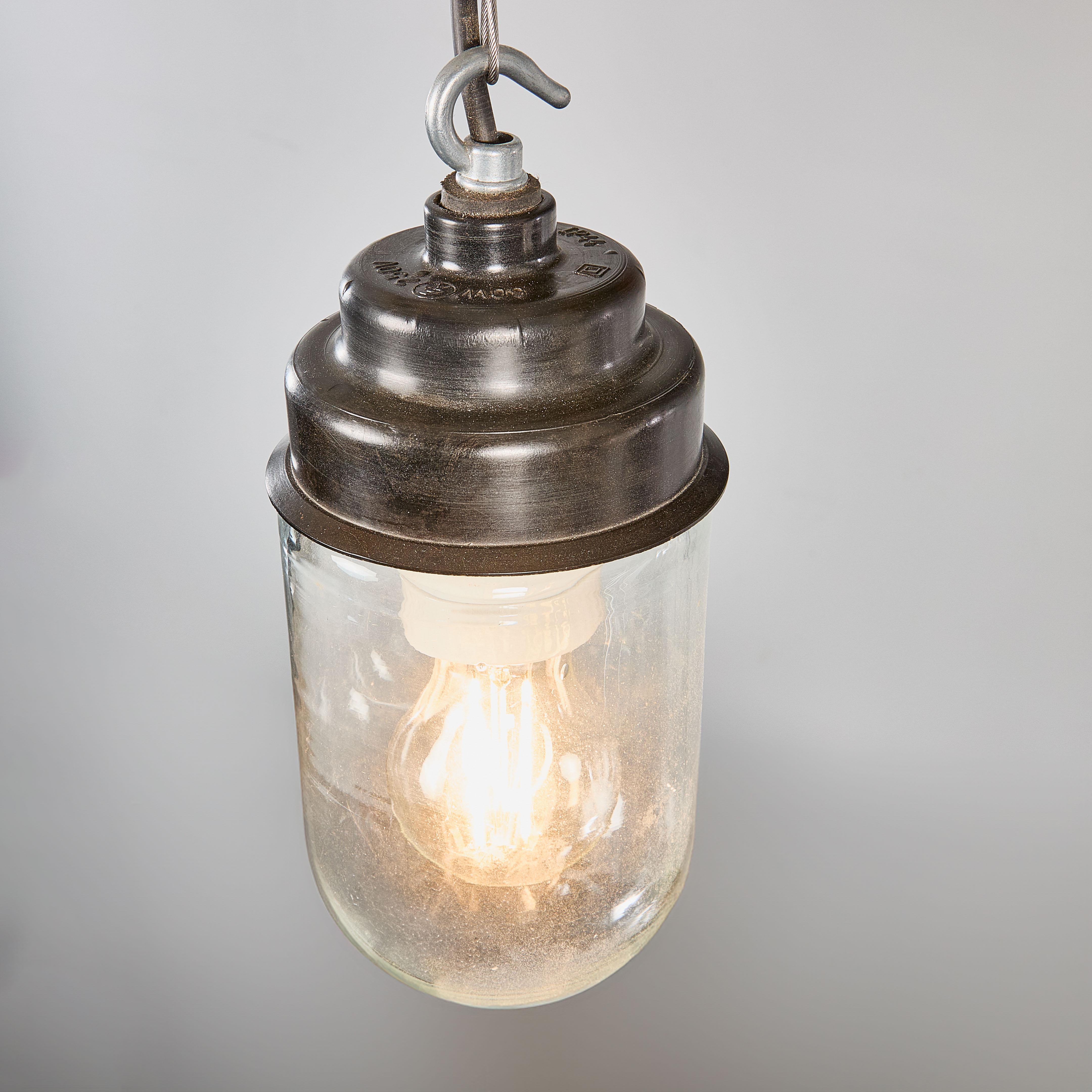 Lampade a sospensione a barile trasparenti degli anni '50 - Buona quantità disponibile in vendita 1