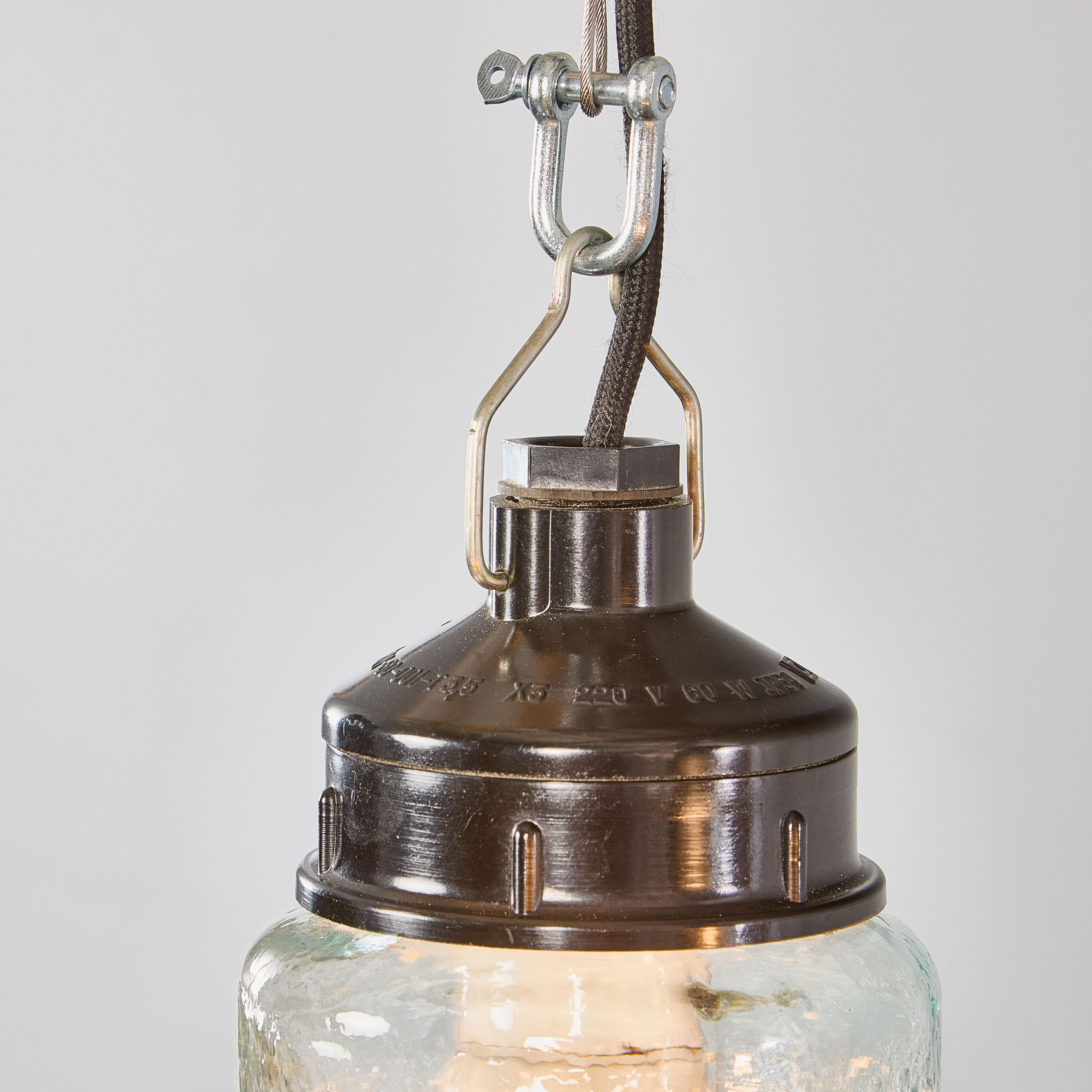 Vetro artistico Lampade a sospensione a cilindro screziate trasparenti degli anni '50 - coppia unica in vendita