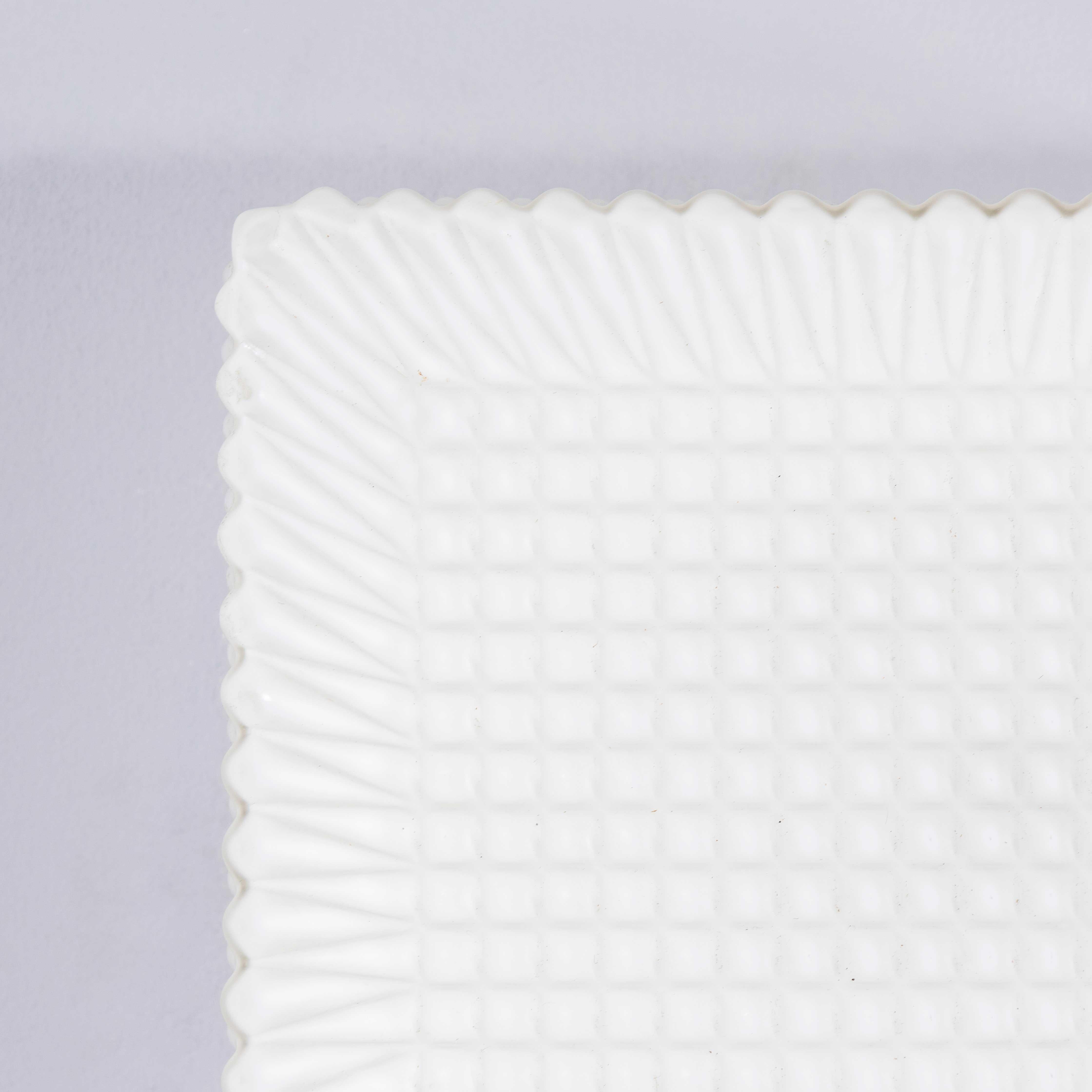 1950's New Old Stock Czech Opaline Geometric - Lámpara de techo en venta 5