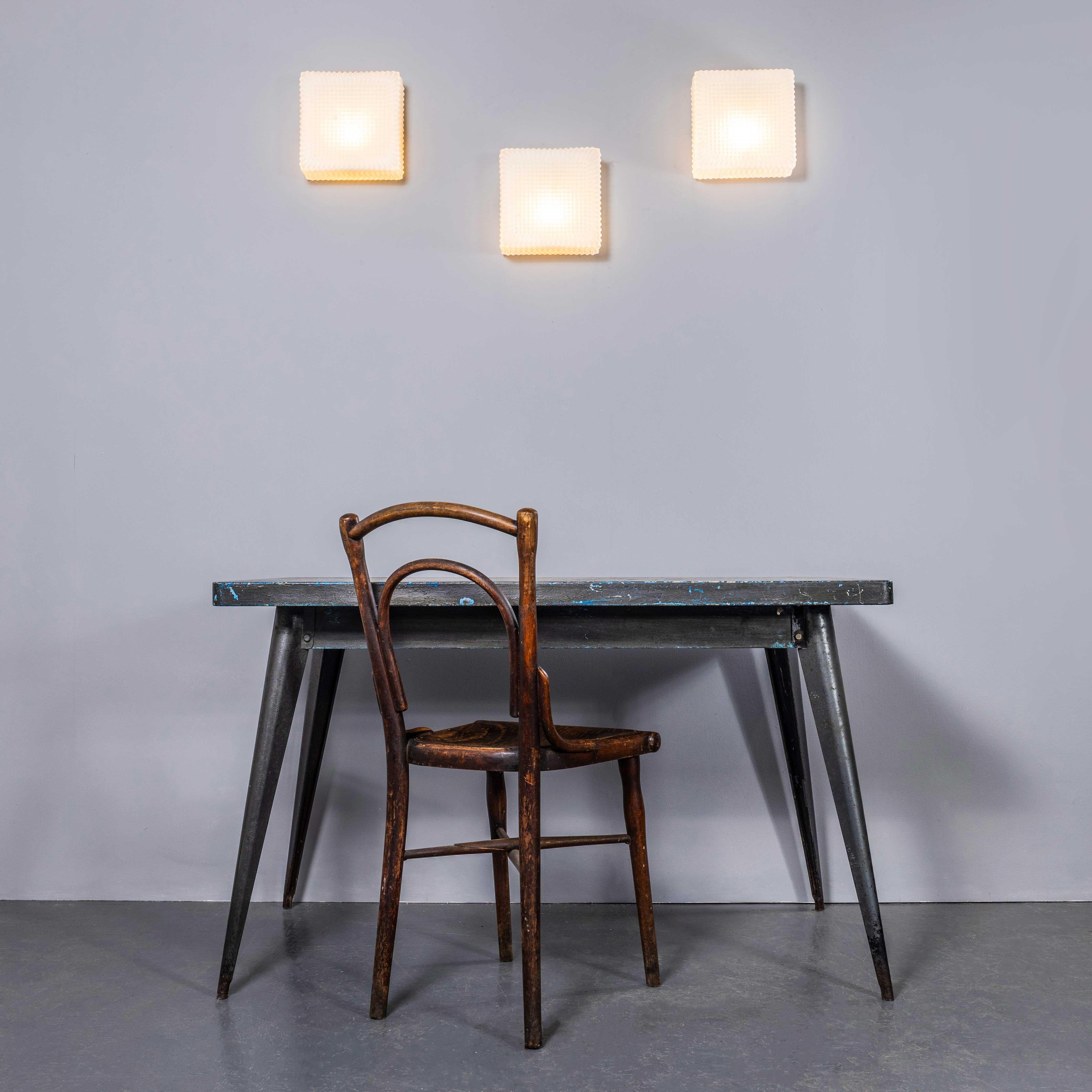 1950's New Old Stock Czech Opaline Geometric - Lámpara de techo Checo en venta