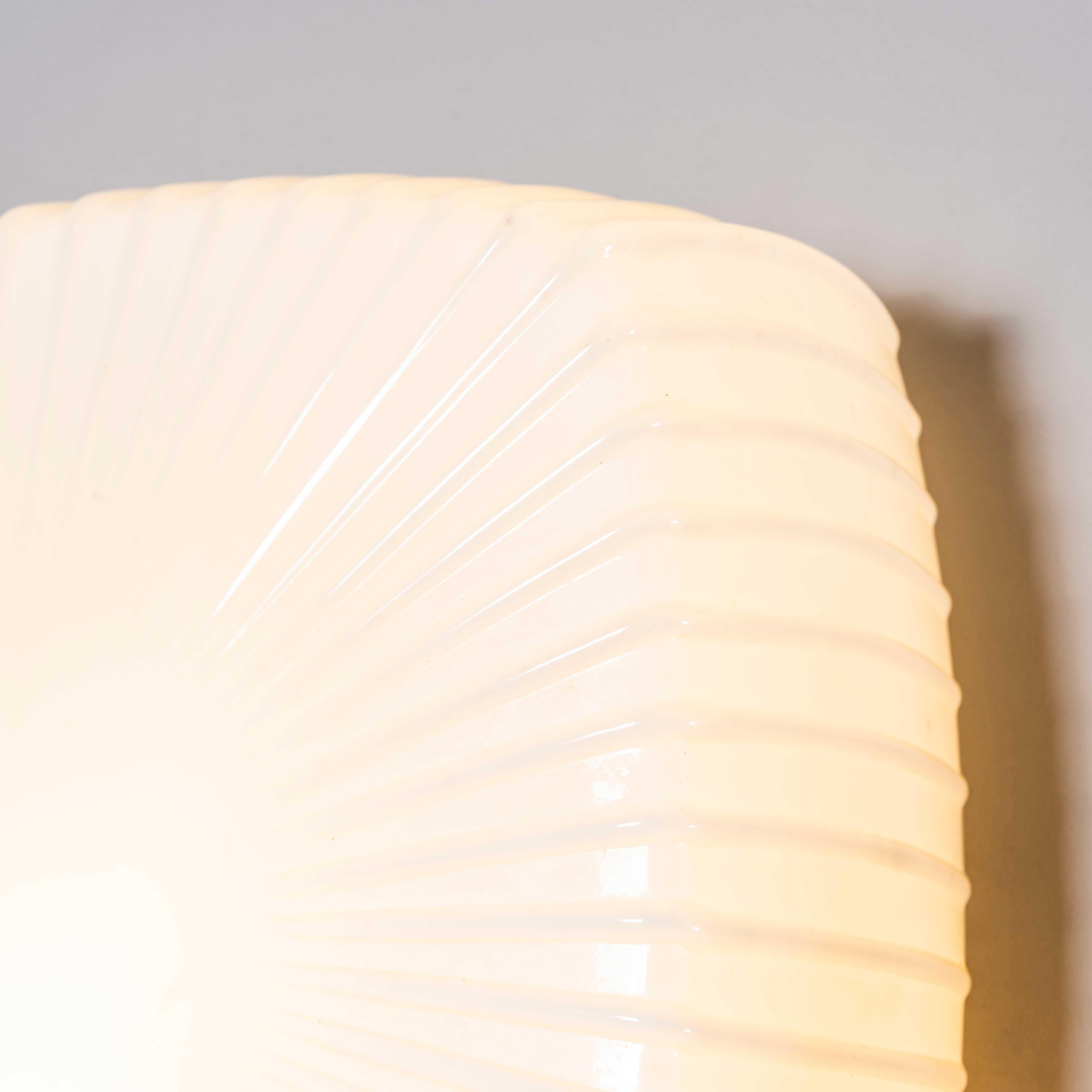 Lámpara de Pared - Techo 1950's New Old Stock Plato Acanalado Opalina Checa en venta 2