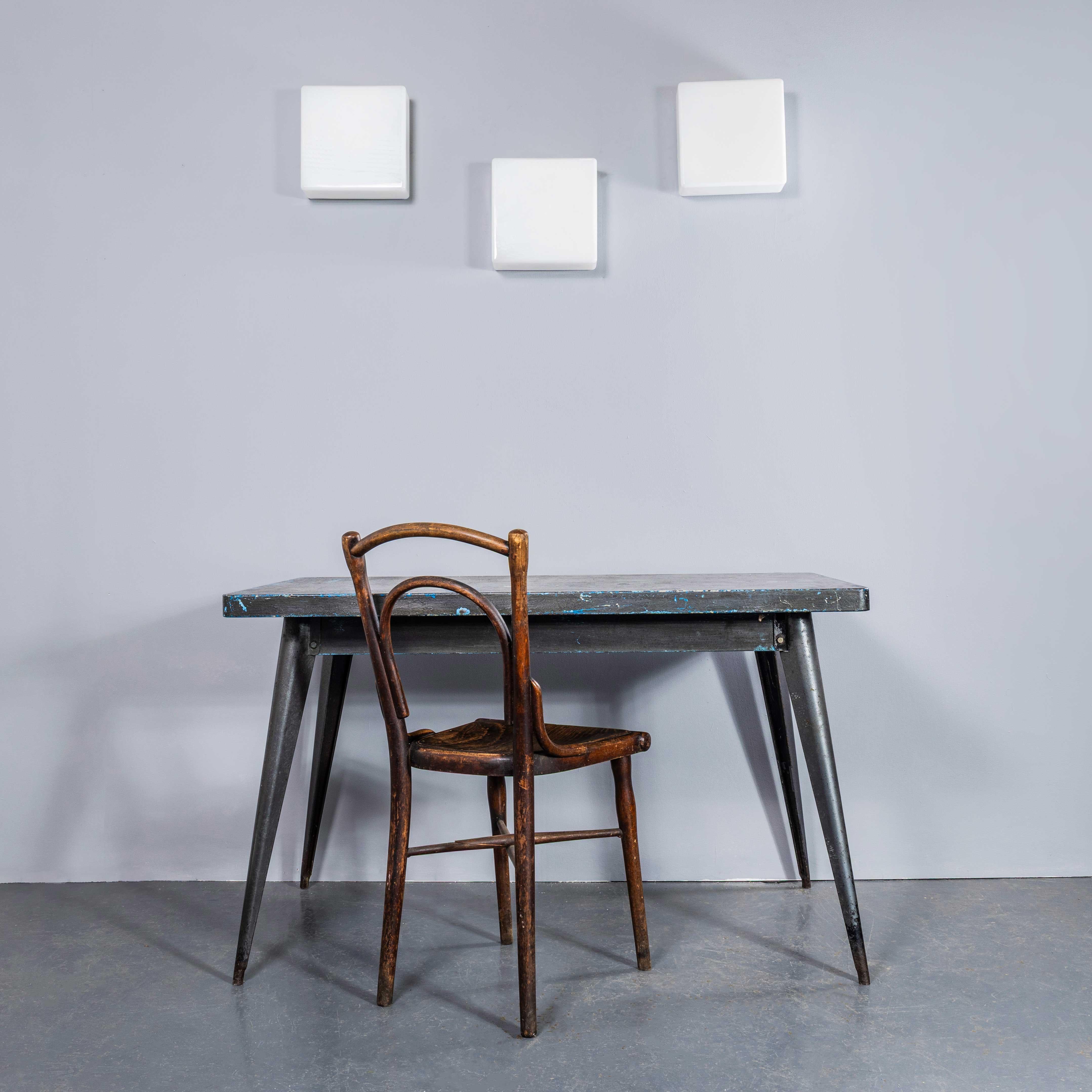 Lámpara de Pared - Techo 1950's New Old Stock Plato Cuadrado Opalina Checa en Bueno estado para la venta en Hook, Hampshire