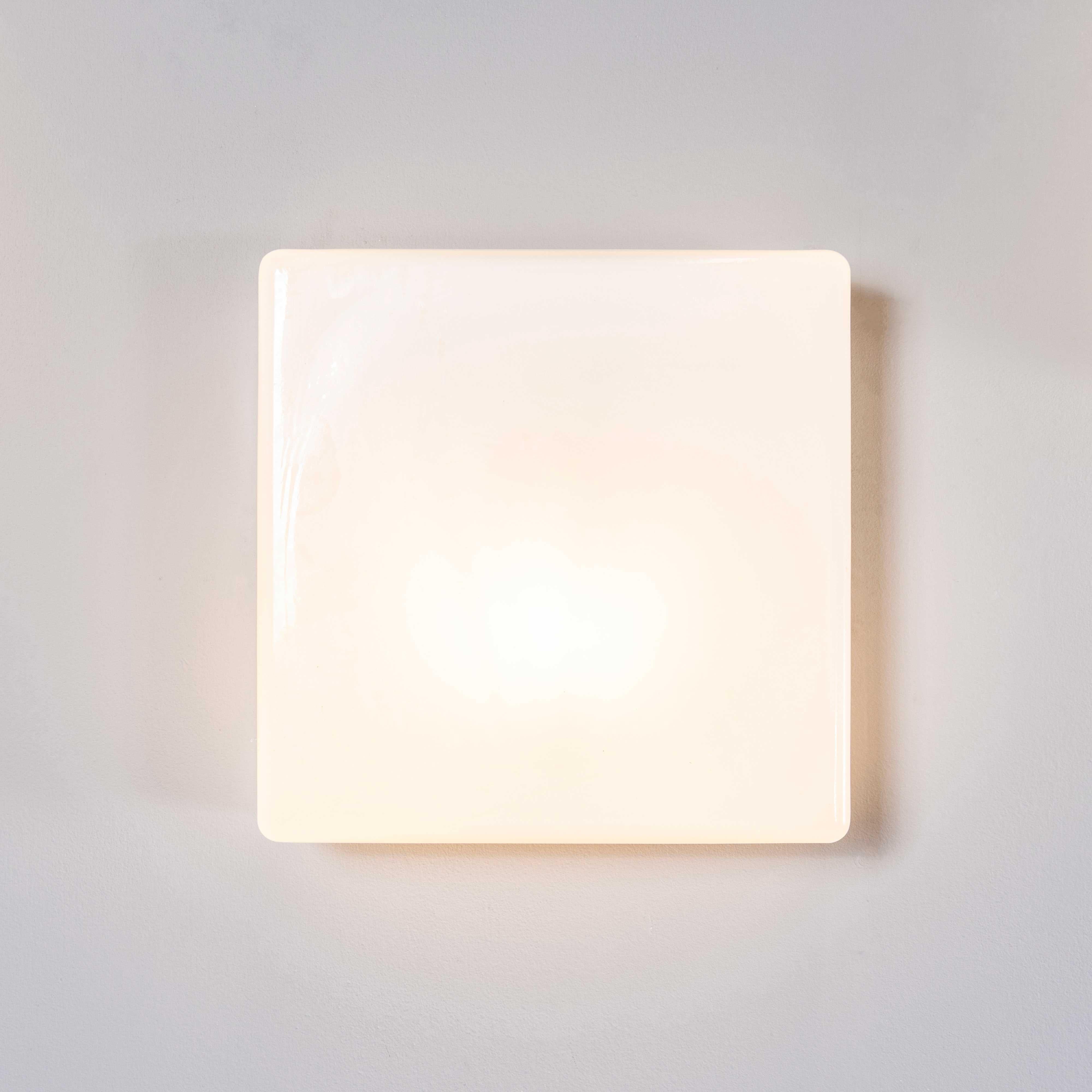 Lámpara de Pared - Techo 1950's New Old Stock Plato Cuadrado Opalina Checa mediados del siglo XX en venta