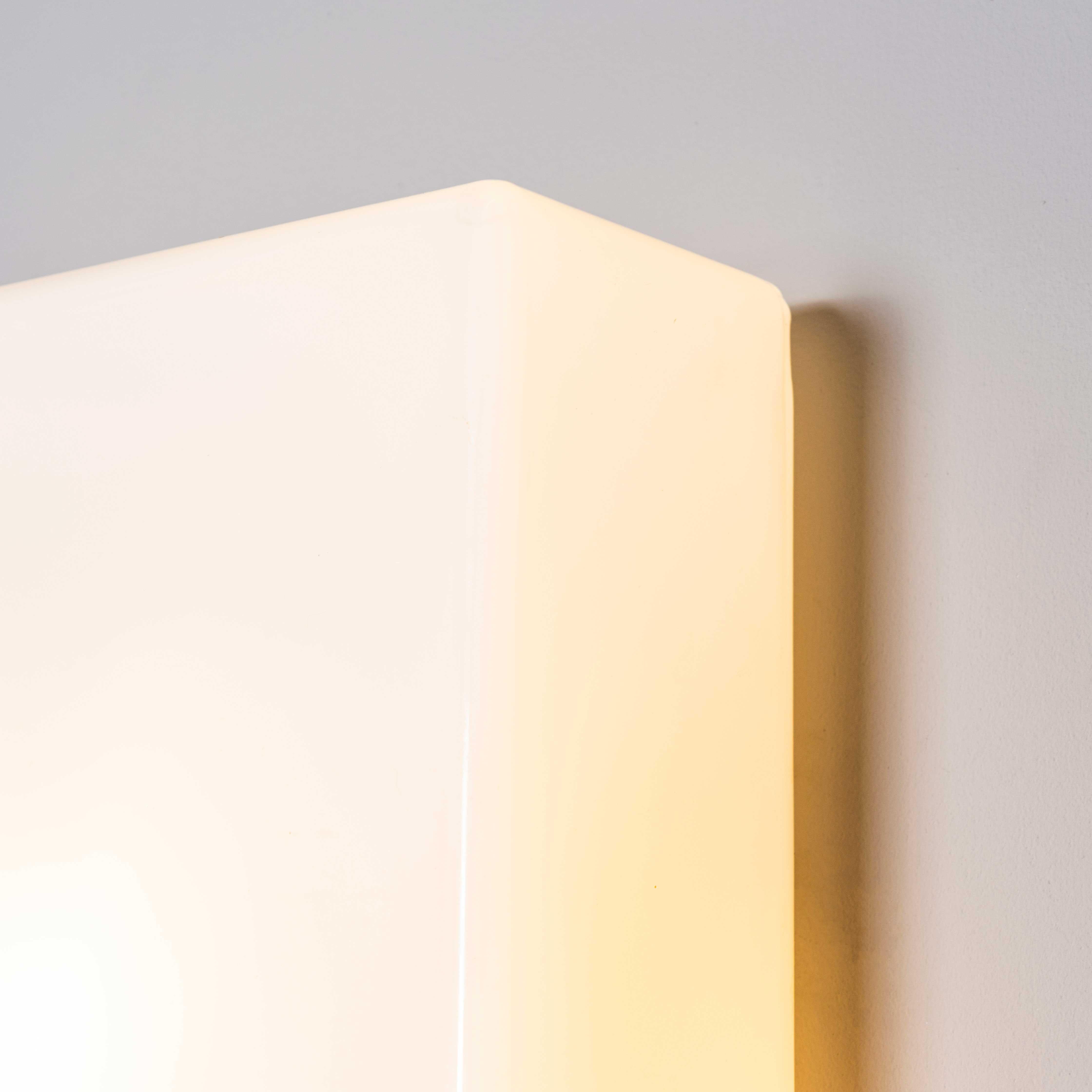 Lámpara de Pared - Techo 1950's New Old Stock Plato Cuadrado Opalina Checa en venta 2