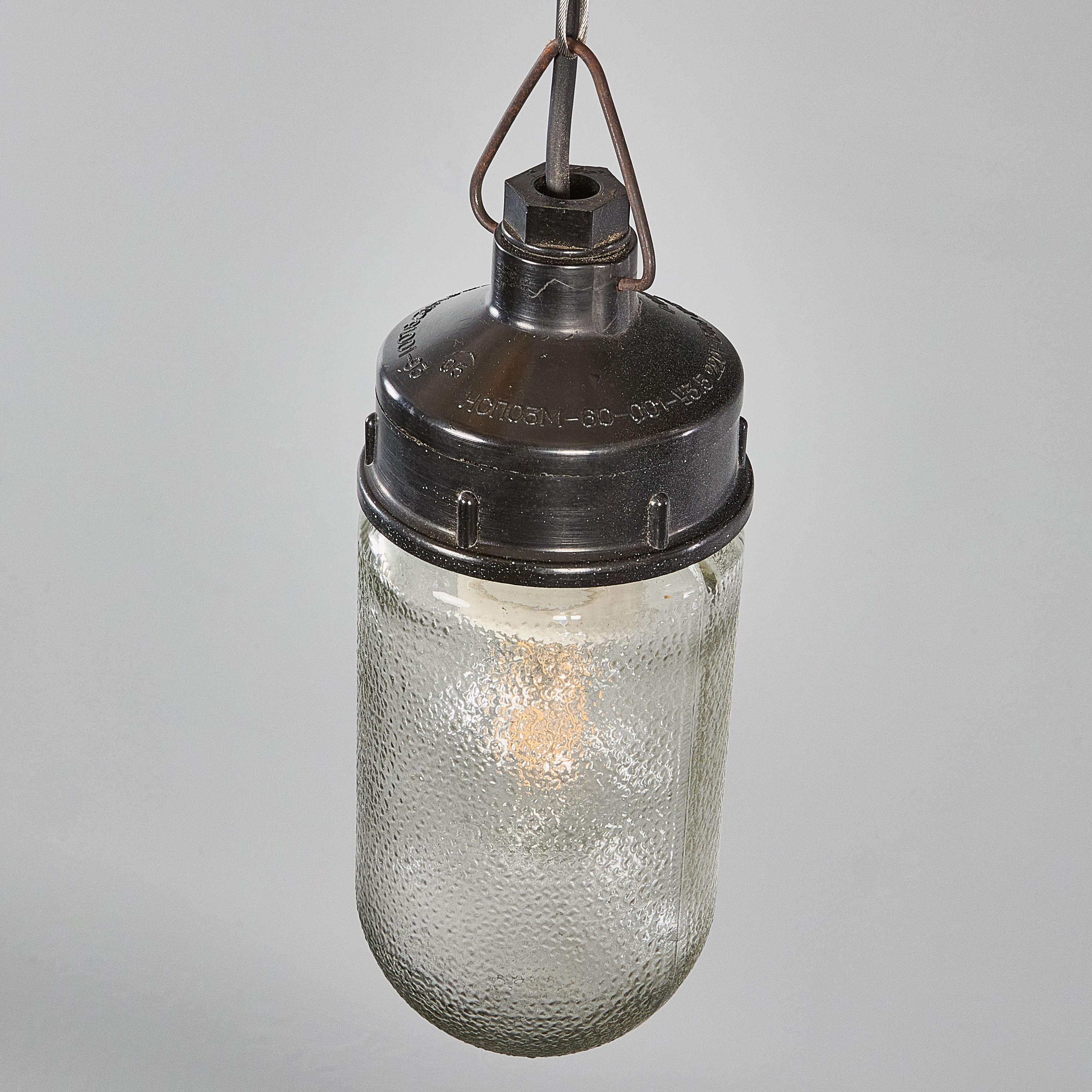 Lampade a sospensione a barile con tinta chiara screziata degli anni '50 - Quantità disponibile in vendita 5