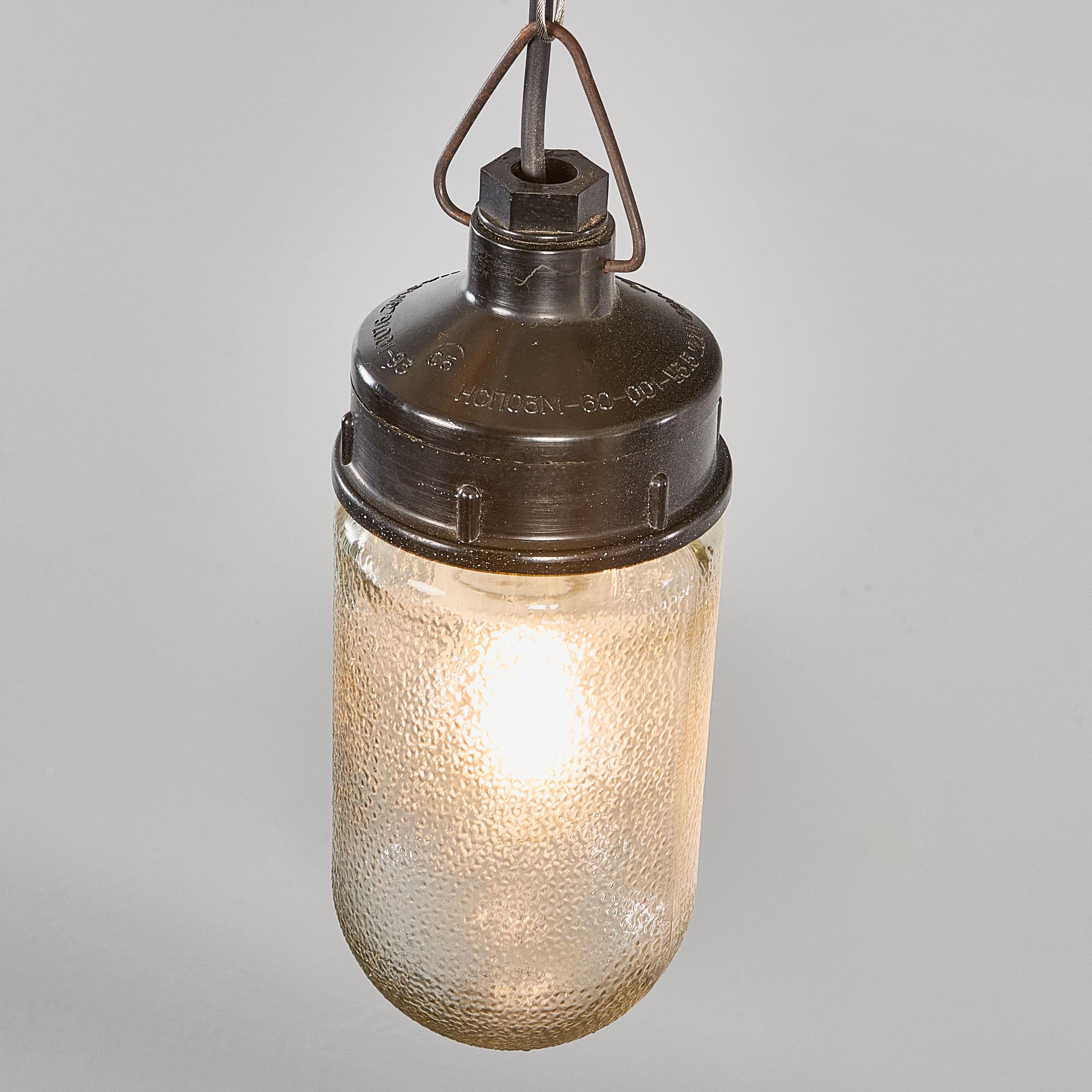 Lampade a sospensione a barile con tinta chiara screziata degli anni '50 - Quantità disponibile in vendita 6