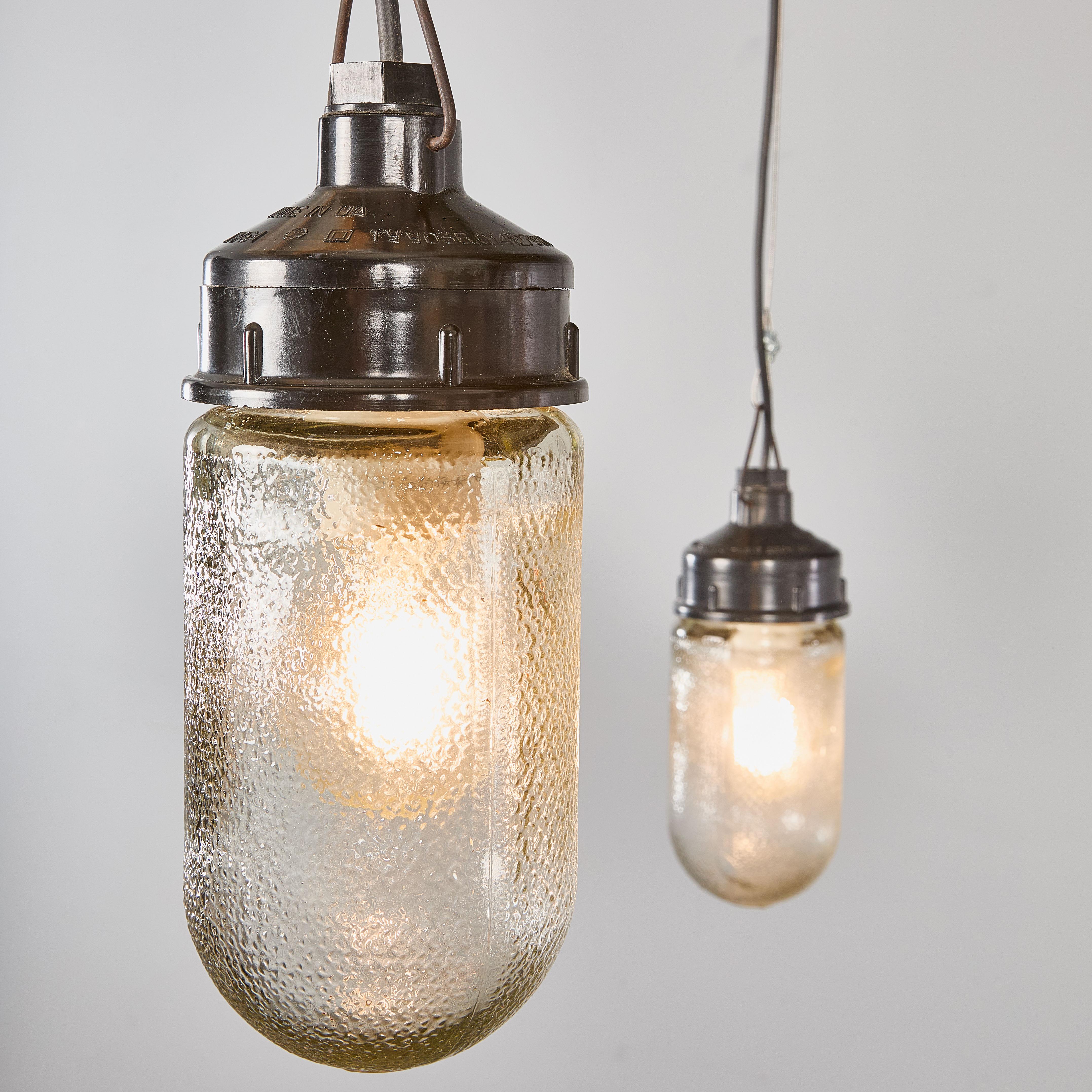 Lampade a sospensione a barile con tinta chiara screziata degli anni '50 - Quantità disponibile in vendita 1