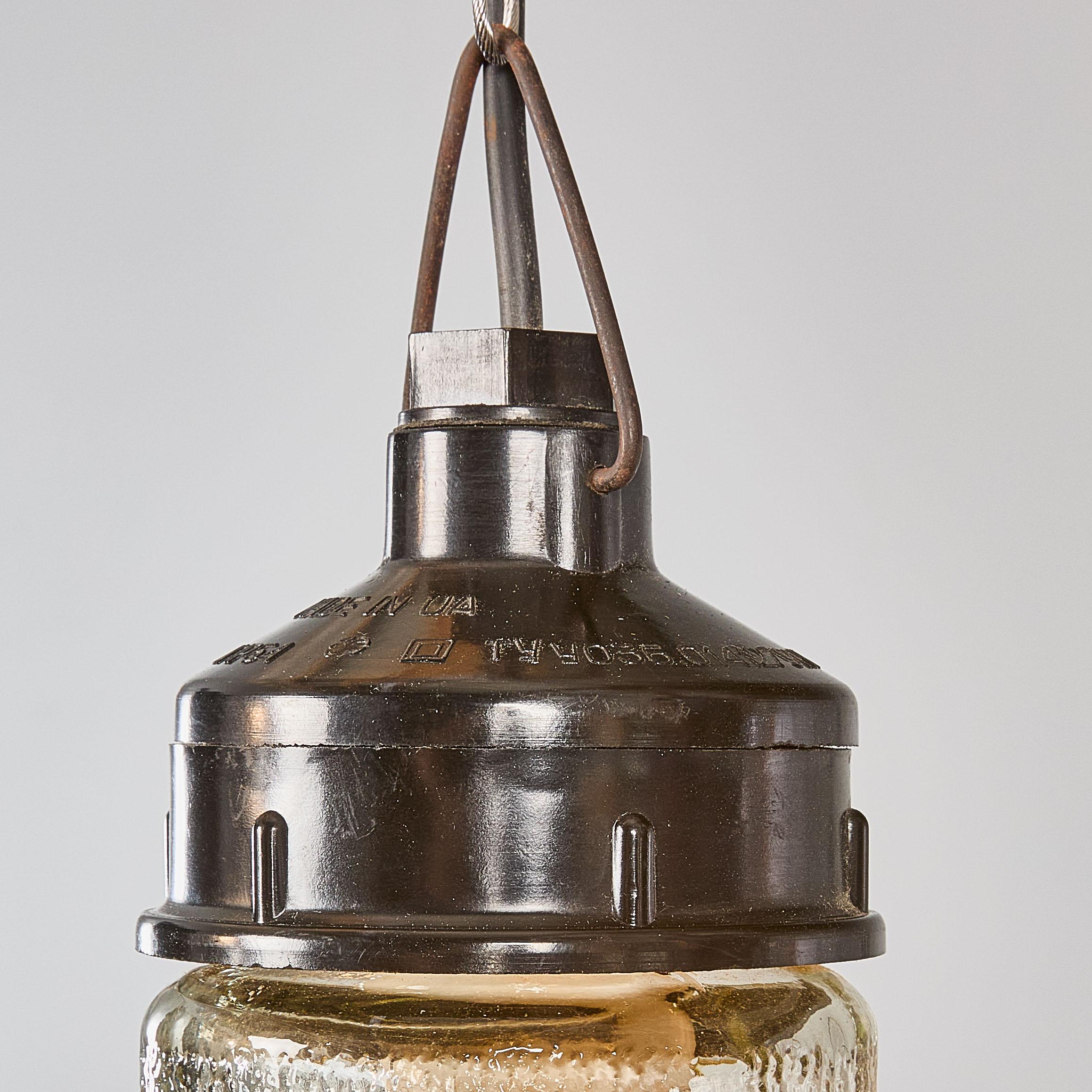 Lampade a sospensione a barile con tinta chiara screziata degli anni '50 - Quantità disponibile in vendita 2