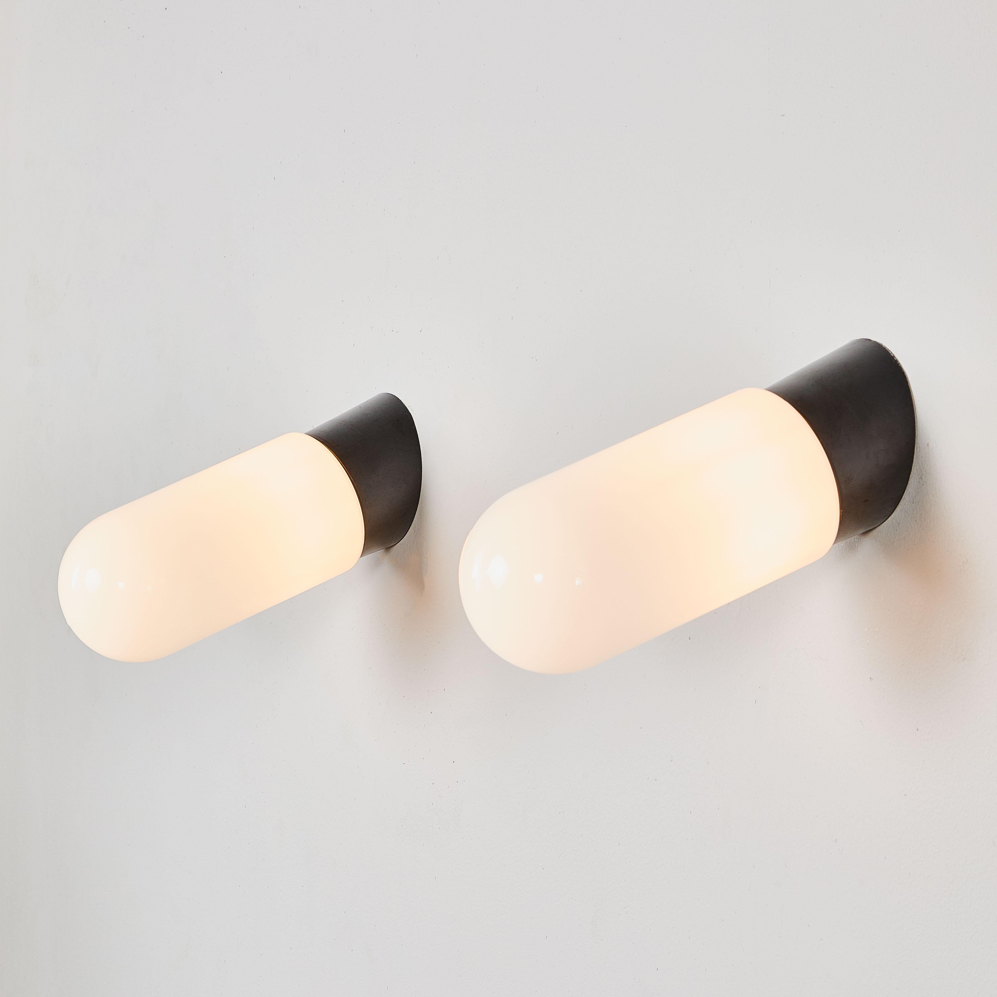 1950's New Old Stock Opaque Lozenge Wall Lamp - Large Qty Available In Good Condition For Sale In Hook, Hampshire