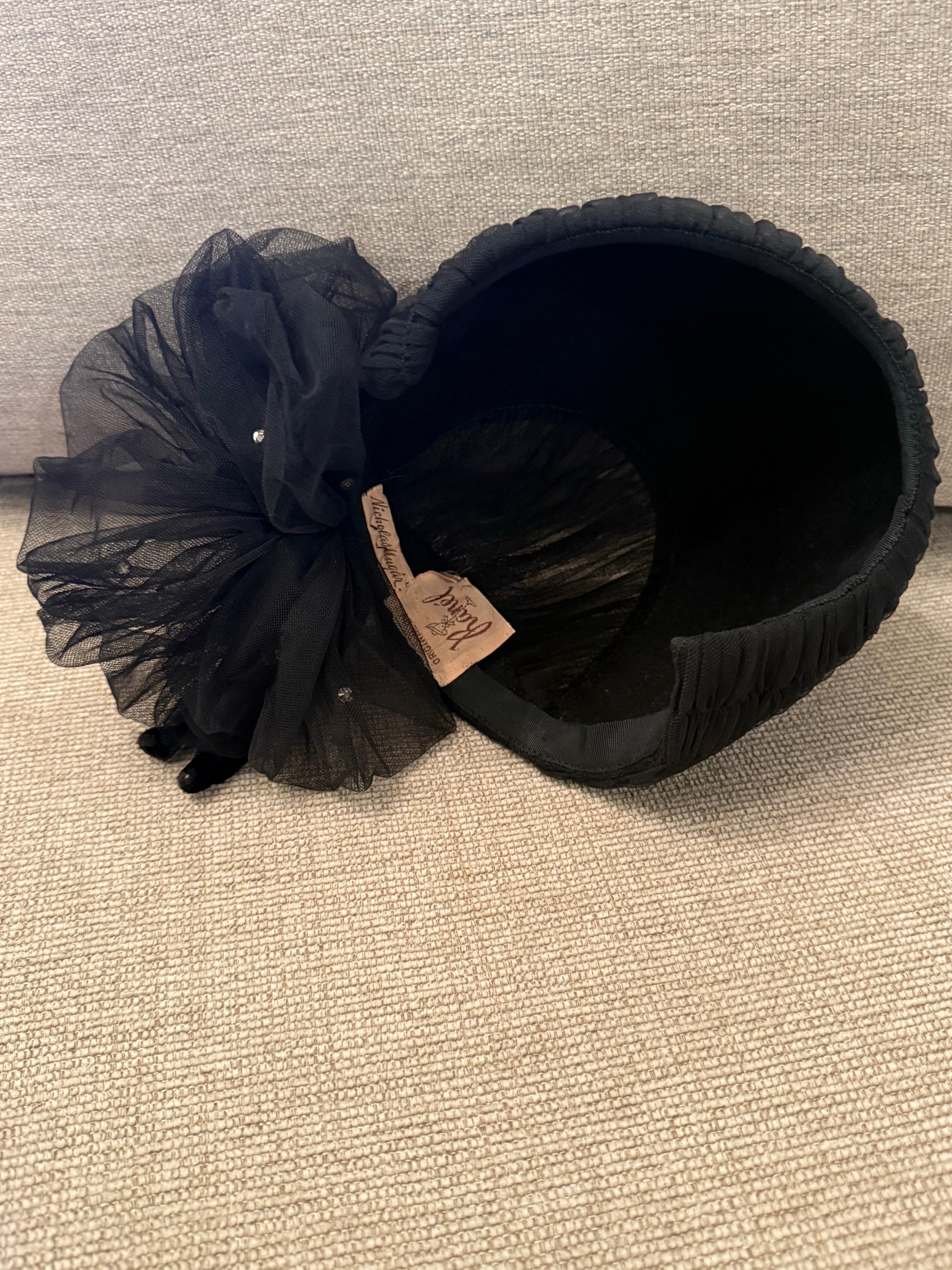 1950 Nicholas Ungar Soignee Cappello da sera in tulle nero increspato con fiocco sul retro in vendita 7