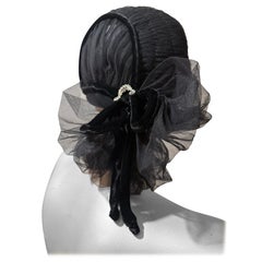 1950 Nicholas Ungar Soignee Cappello da sera in tulle nero increspato con fiocco sul retro