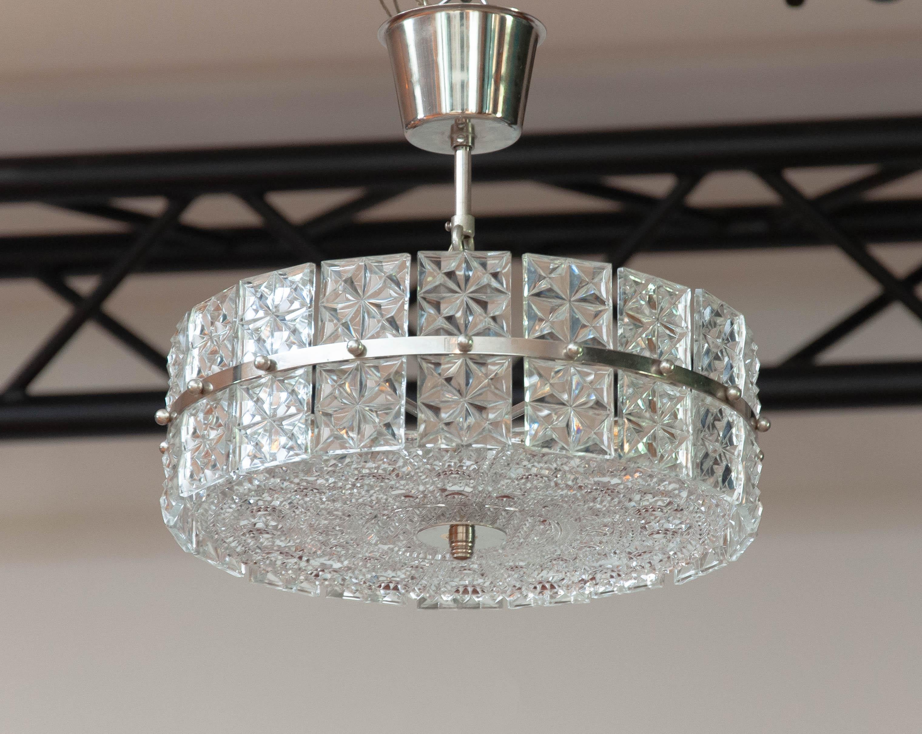 Beautiful multi-faceted crystal segments pendant / by Kinkeldey Germany.
This chandelier consists six E14 / E17 screw bulbs and suits 230 and 110 volts.
Technically 100% and in a allover very good condition. The height is now 30 cm / 12 inches. If