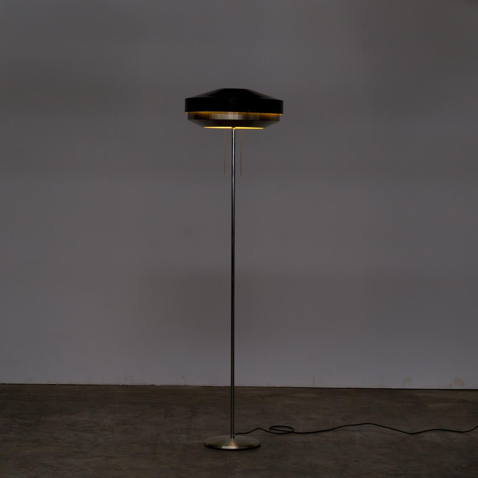 1950s Niek Hiemstra metal floorlamp for Evolux. Good and working condition small dents in the footcover.