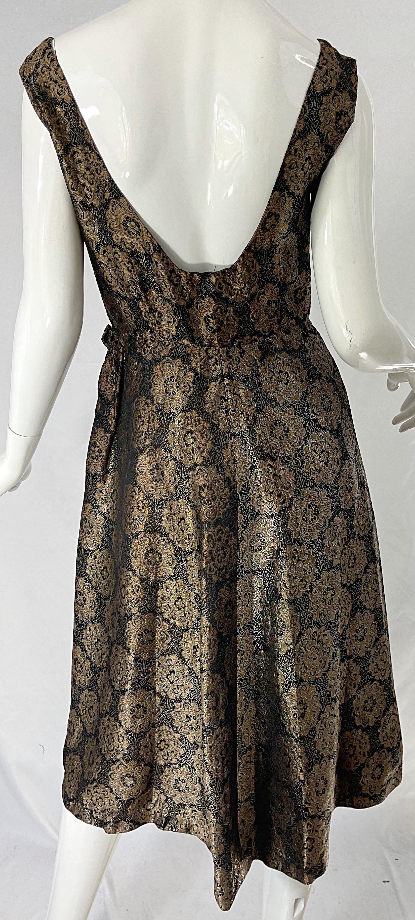 1950s Nina Ricci Couture Vestido Vintage 50s Seda Marrón + Negro Estampado Medallón en venta 6