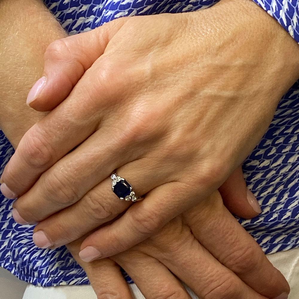 Women's 1950s No Heat Blue Sapphire Diamond 18 Karat White Estate Gold Ring