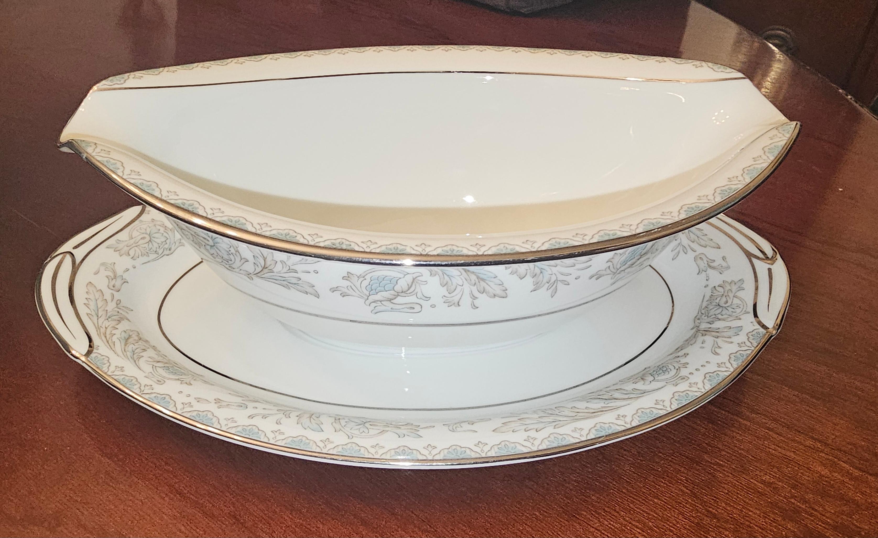 Altro 1950 Noritake Belmont 5609 Set di porcellana fine d'osso, 95 pezzi, 12 coperti in vendita