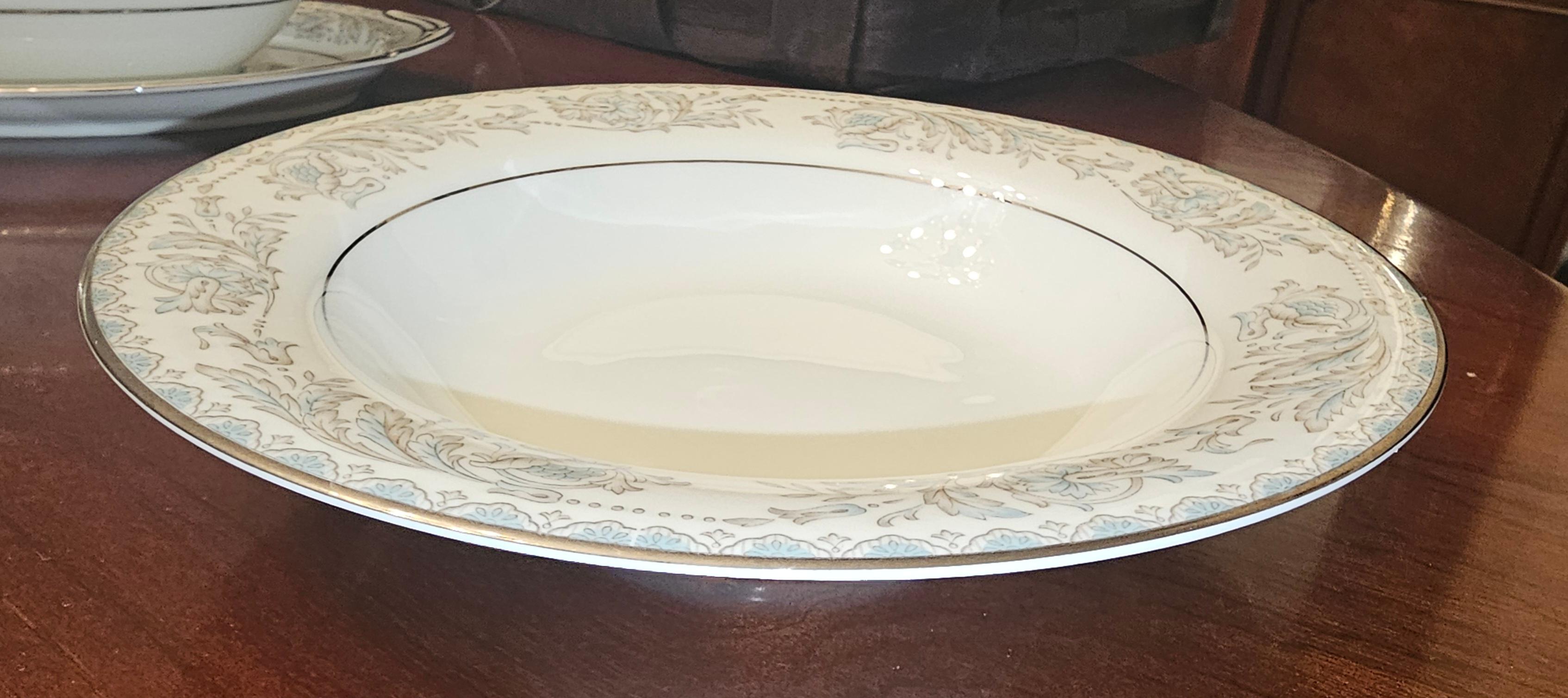 XX secolo 1950 Noritake Belmont 5609 Set di porcellana fine d'osso, 95 pezzi, 12 coperti in vendita