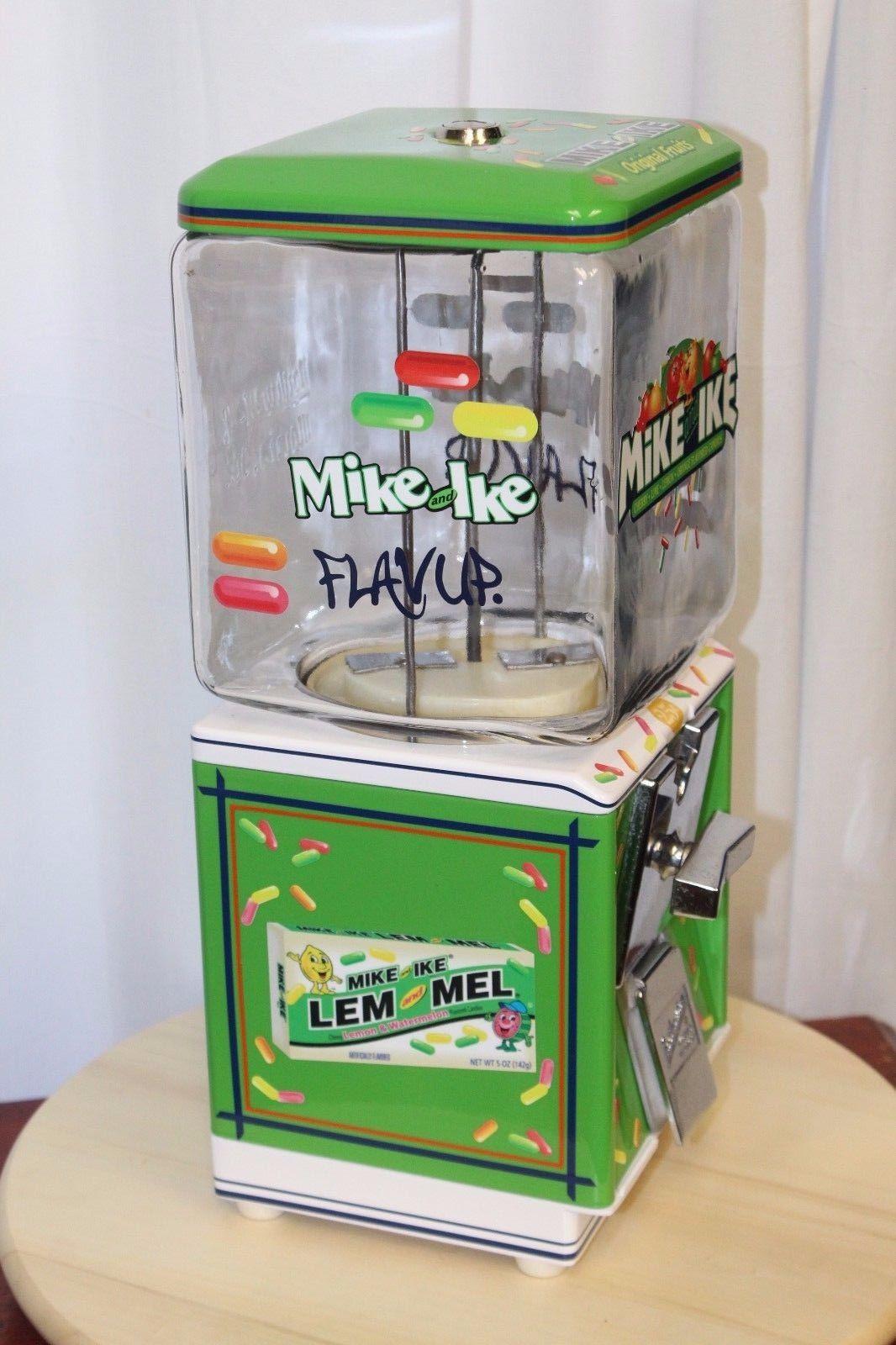 1950s Northwestern Mike & Ike Themed Candy Machine In Good Condition For Sale In Orange, CA