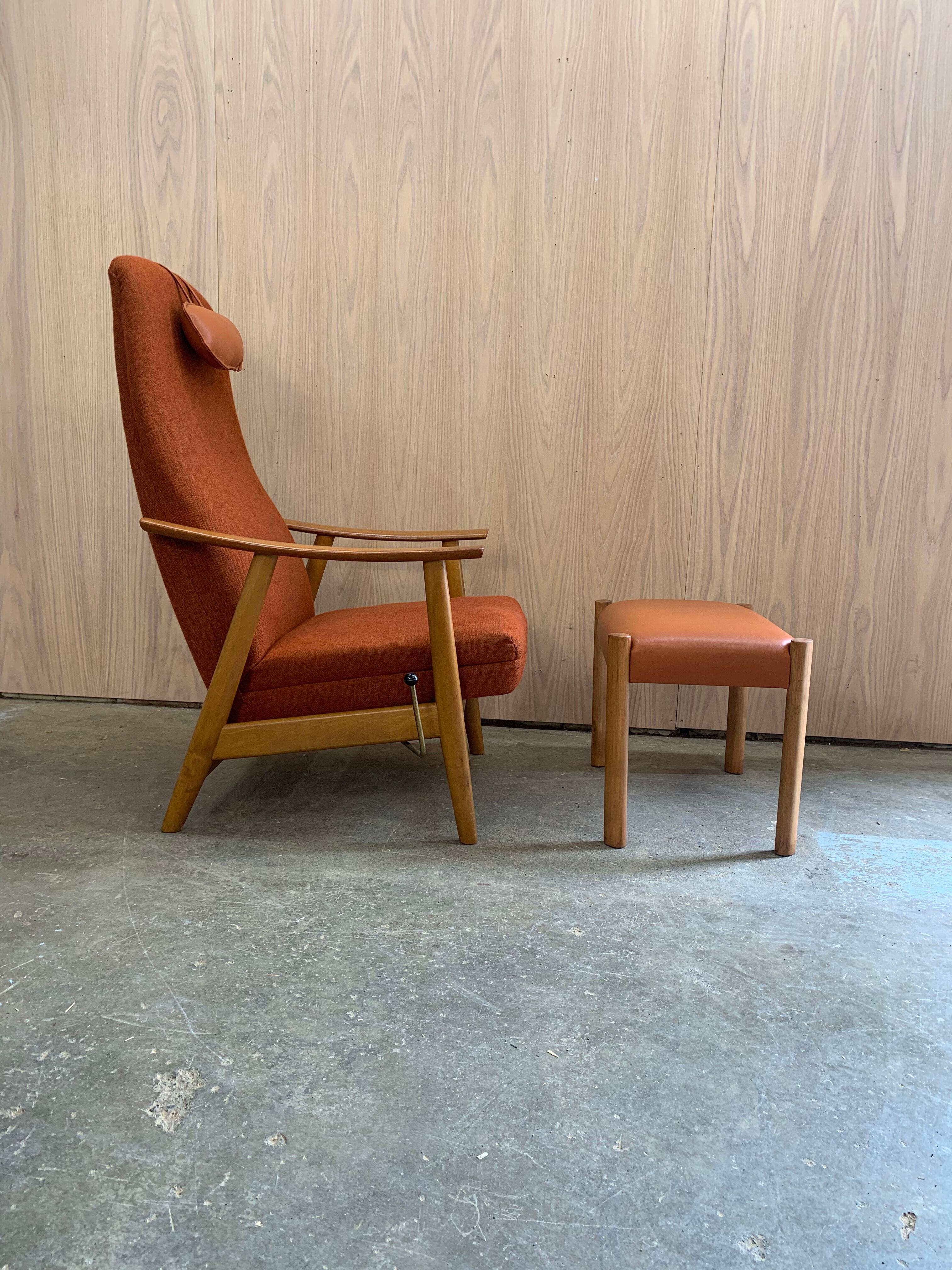 Silla reclinable con respaldo alto y otomana noruegos de los años 50 en Excelente Estado en Victoria, BC