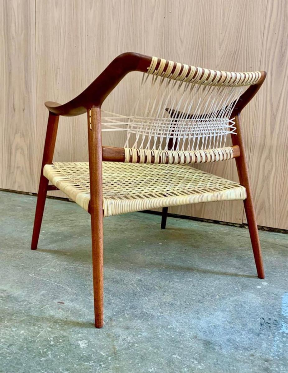 Chaise longue norvégienne en teck et rotin des années 1950 Bambi par Rastad et Relling Excellent état - En vente à Victoria, BC