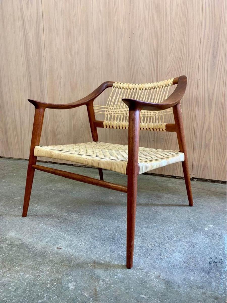 Canne Chaise longue norvégienne en teck et rotin des années 1950 Bambi par Rastad et Relling en vente