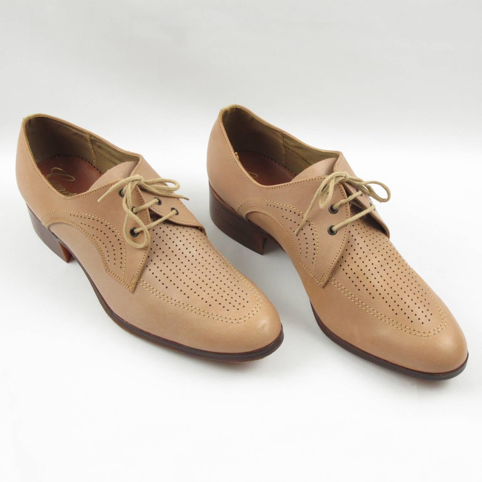 Lovely original 1950s nude leather lace-up men's shoes. Exceptional quality leather in beige nude color with perforated design on top. Rounded point toe, tall heel, and brown leather sole with rubber gripping with visibly no trace of use. The shoes