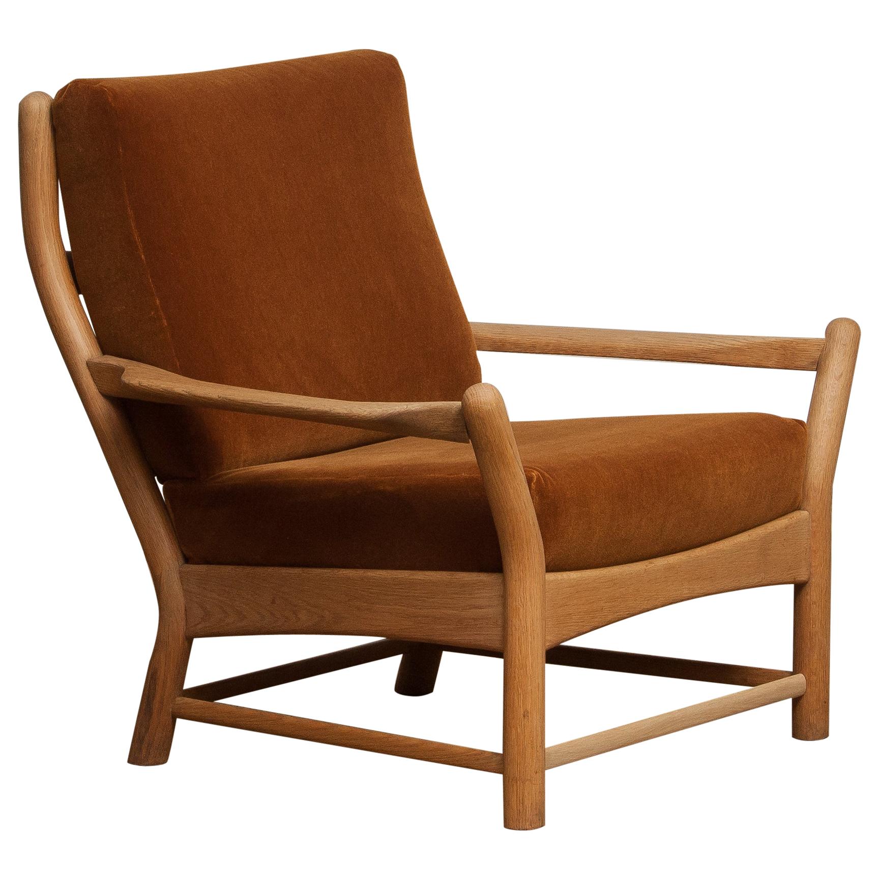 1950s, Oak and Brown Velvet Lounge Arm Easy Chair from Denmark In Good Condition In Silvolde, Gelderland
