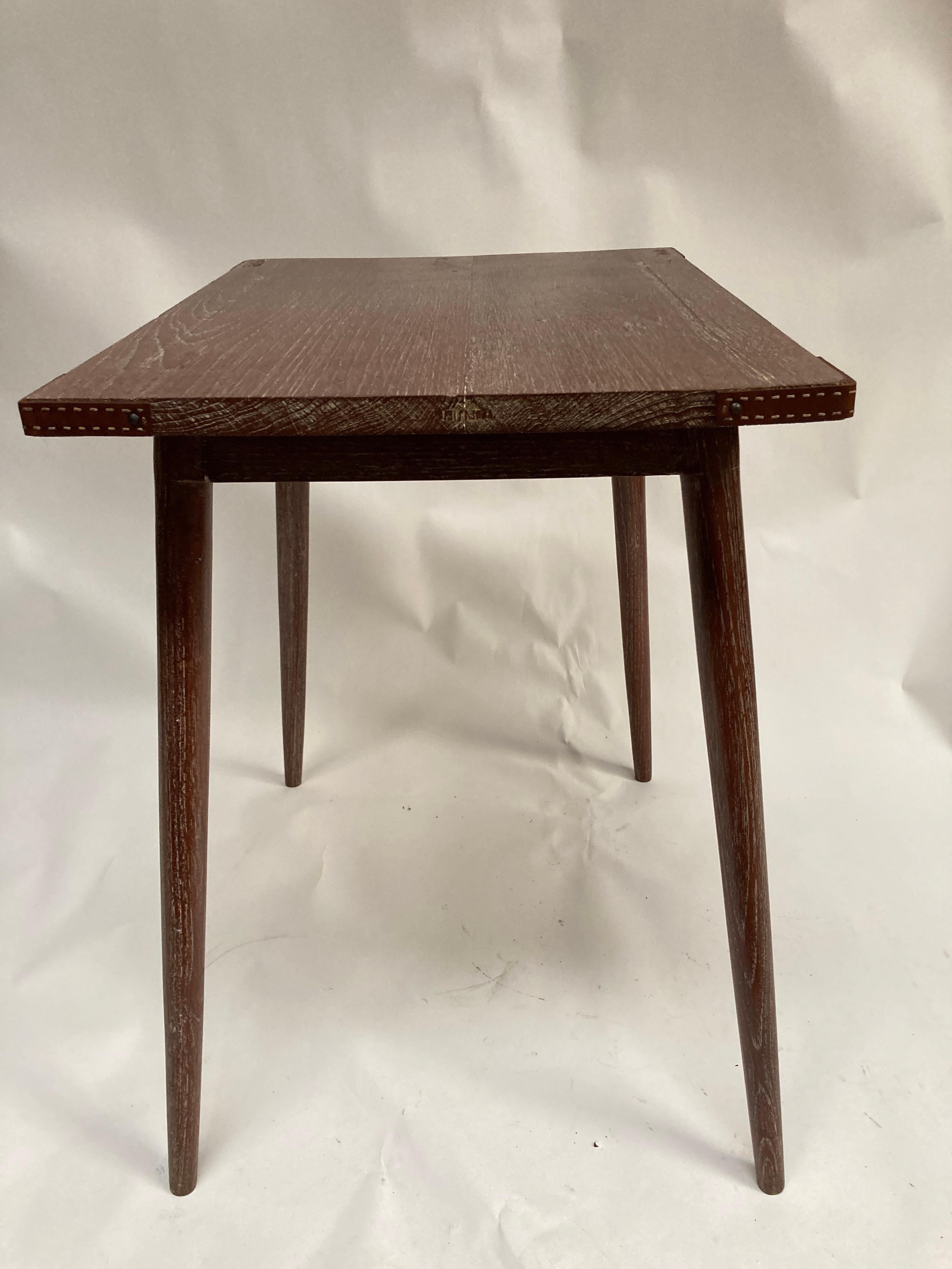 Tisch aus Eiche und genähtem Leder aus den 1950er Jahren von Jacques Adnet im Angebot 5