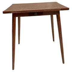 Table en chêne et cuir surpiqué des années 50 par Jacques Adnet